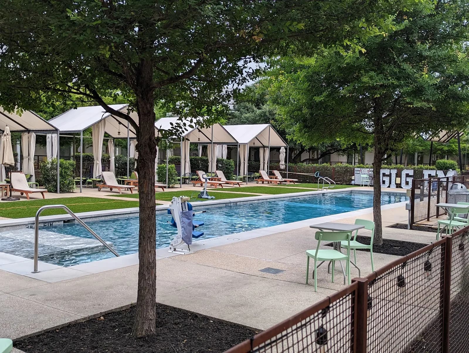 amenities-pool-2