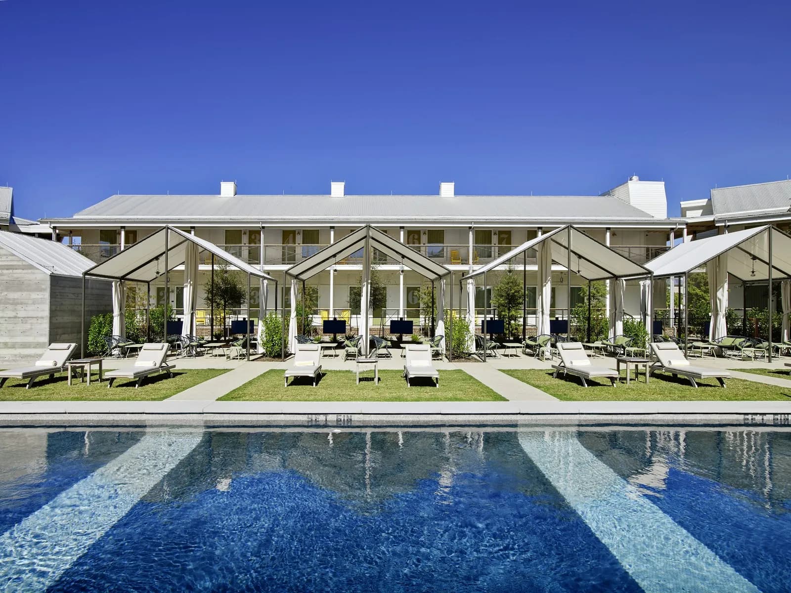 amenities-poolcabanas