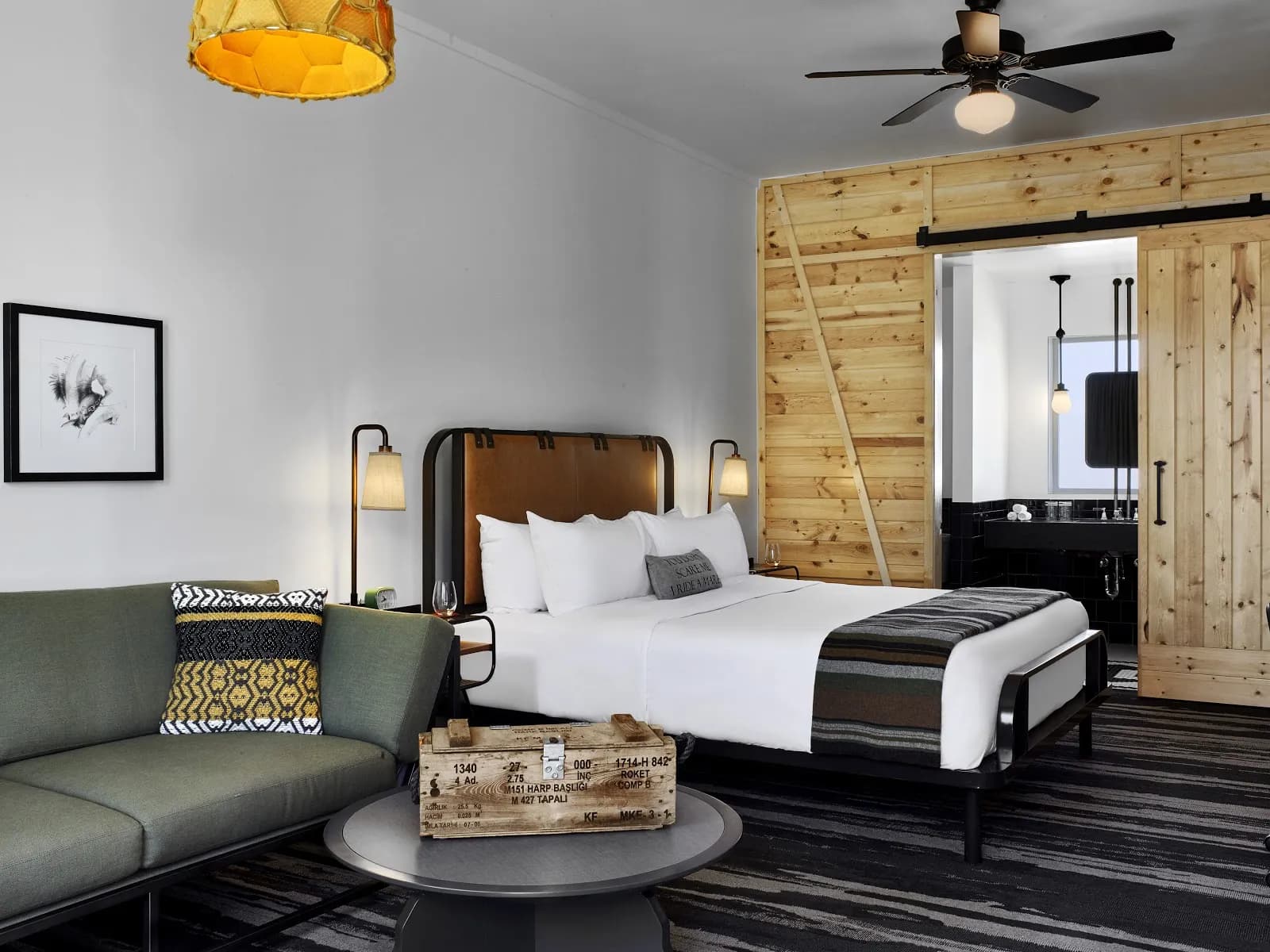 bedroom-kingbed