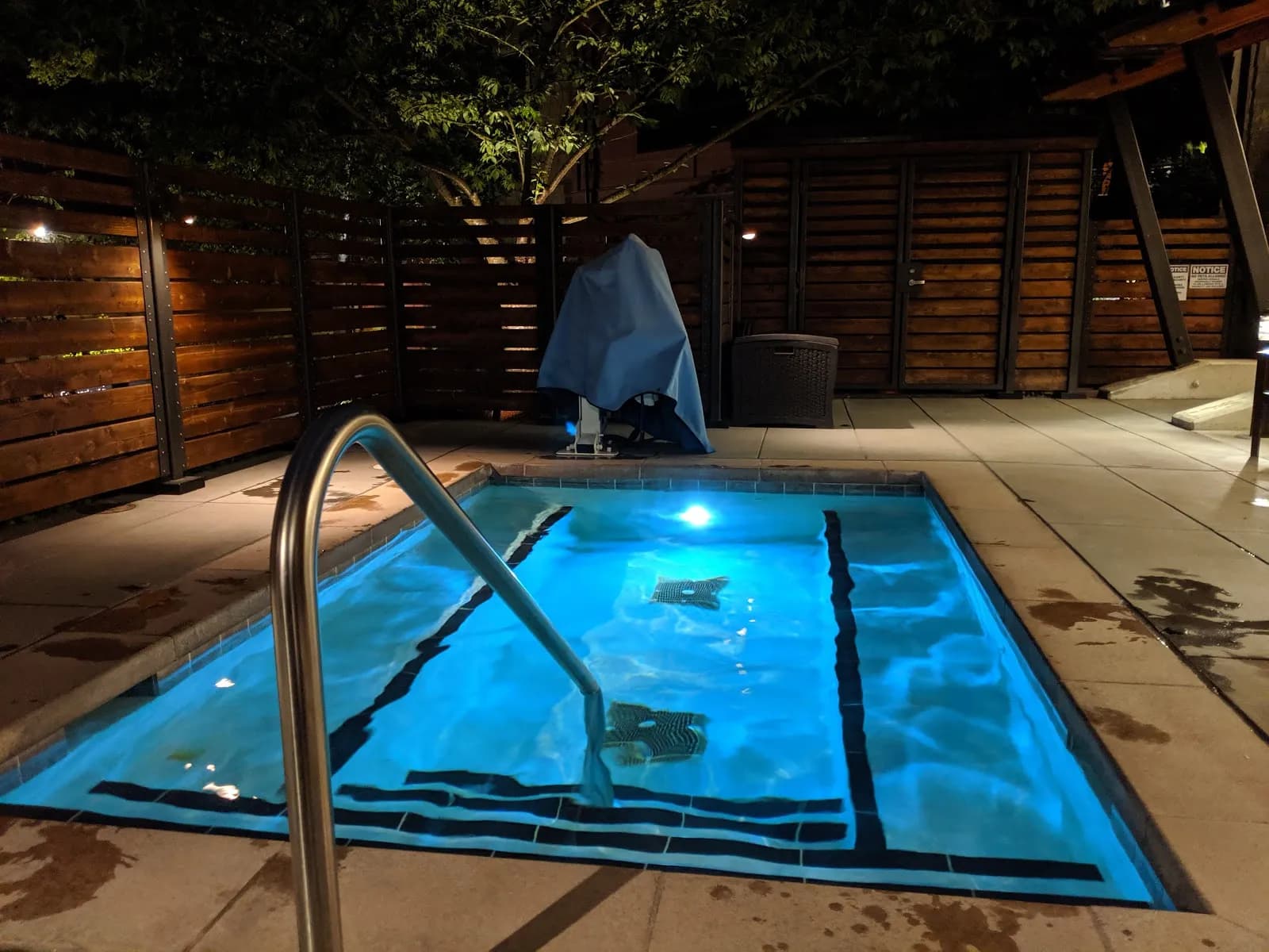 amenities-pool