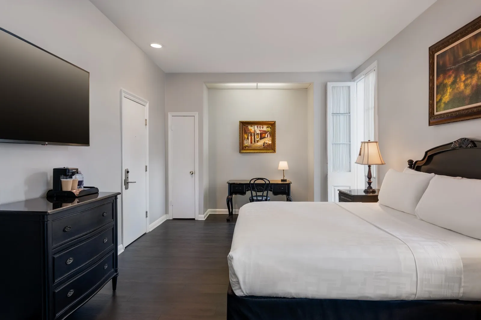 bedroom-kingbed