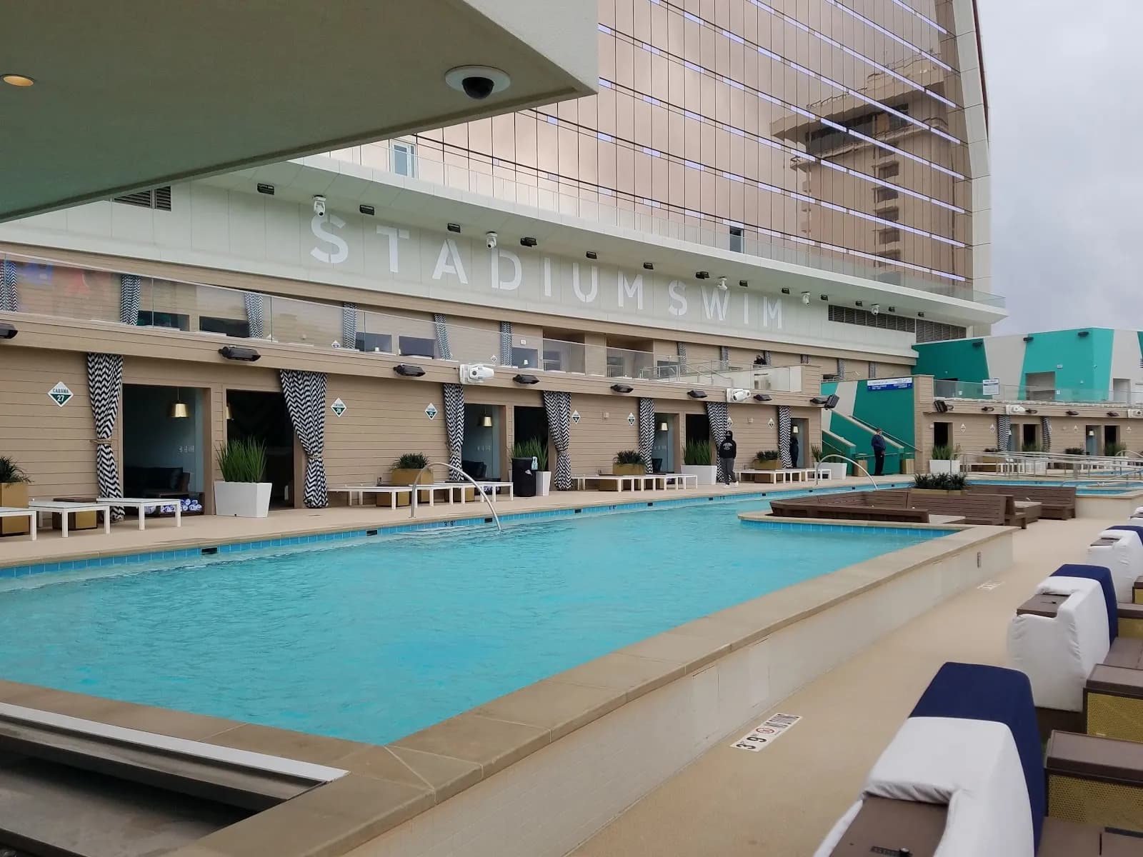 amenities-pool