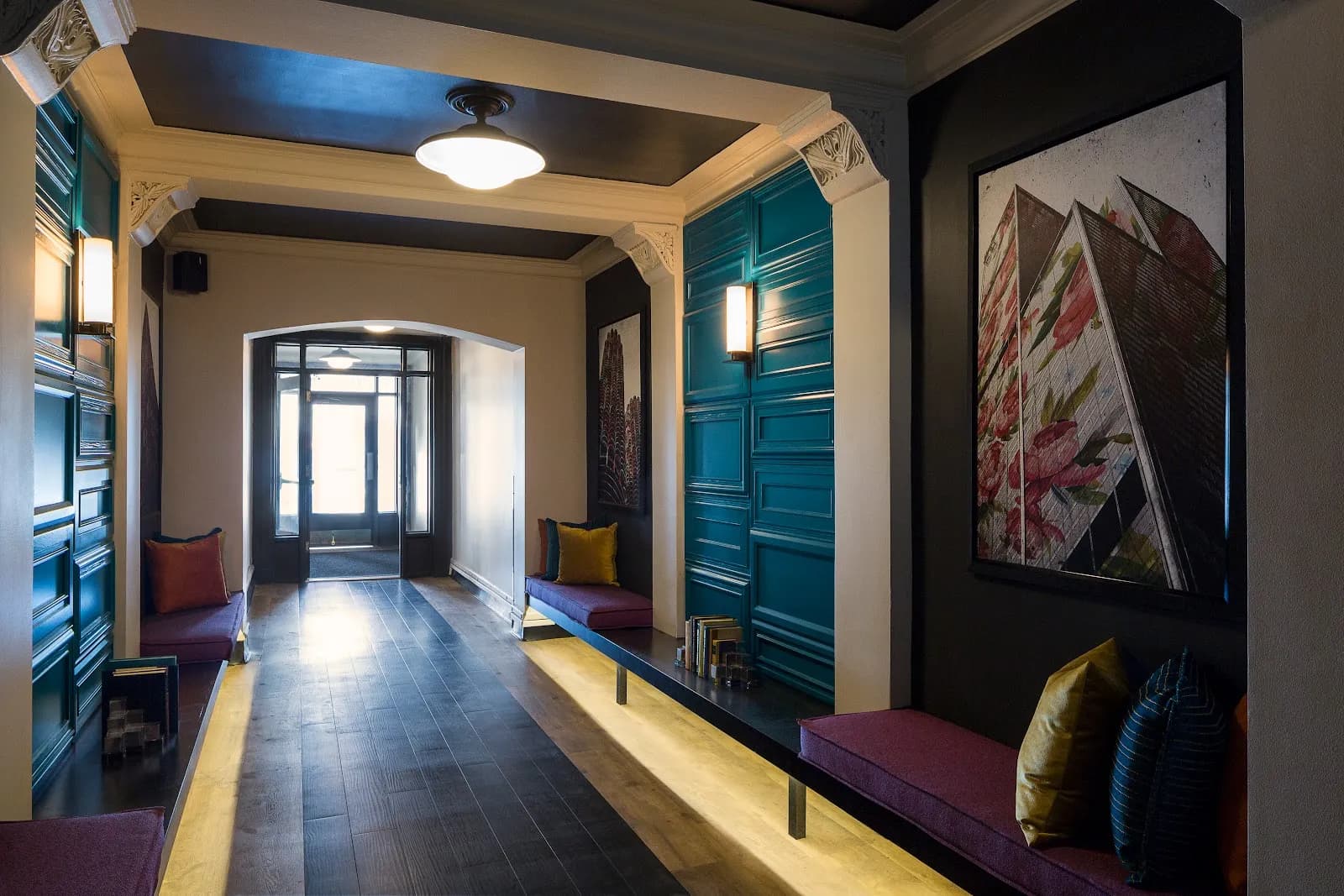 citysuiteshotel_interior_hallway