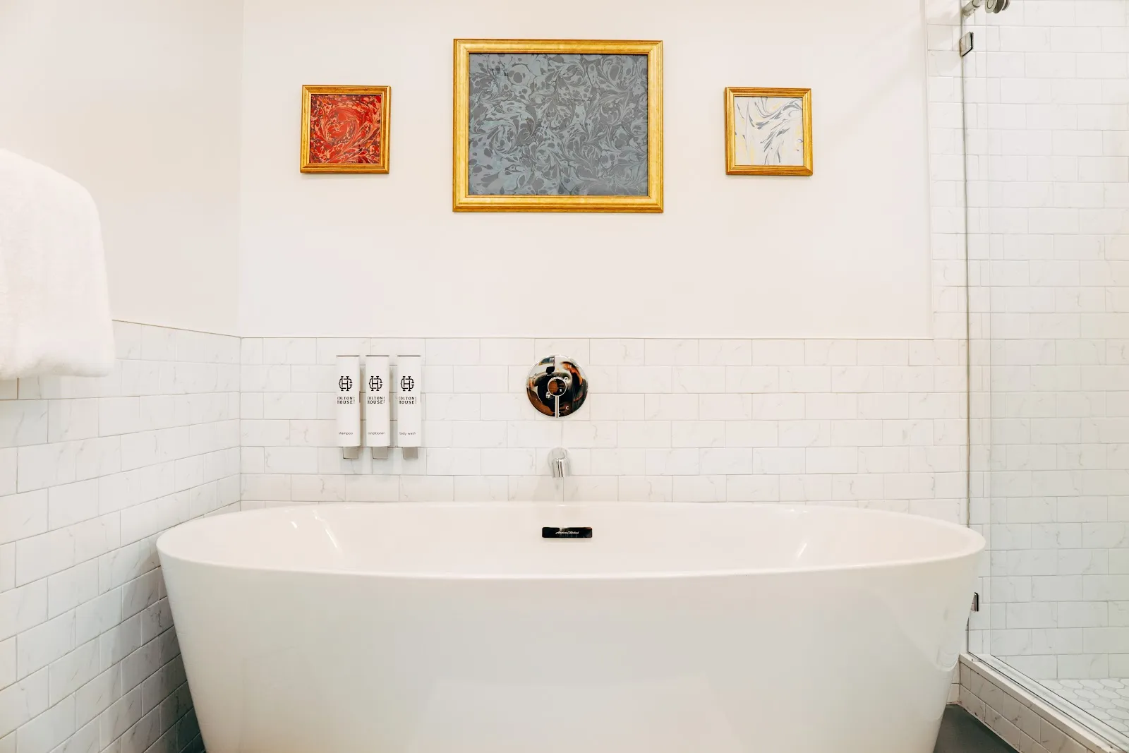 bathroom-bathtub