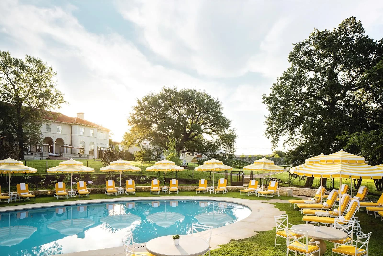 amenities-poolarea