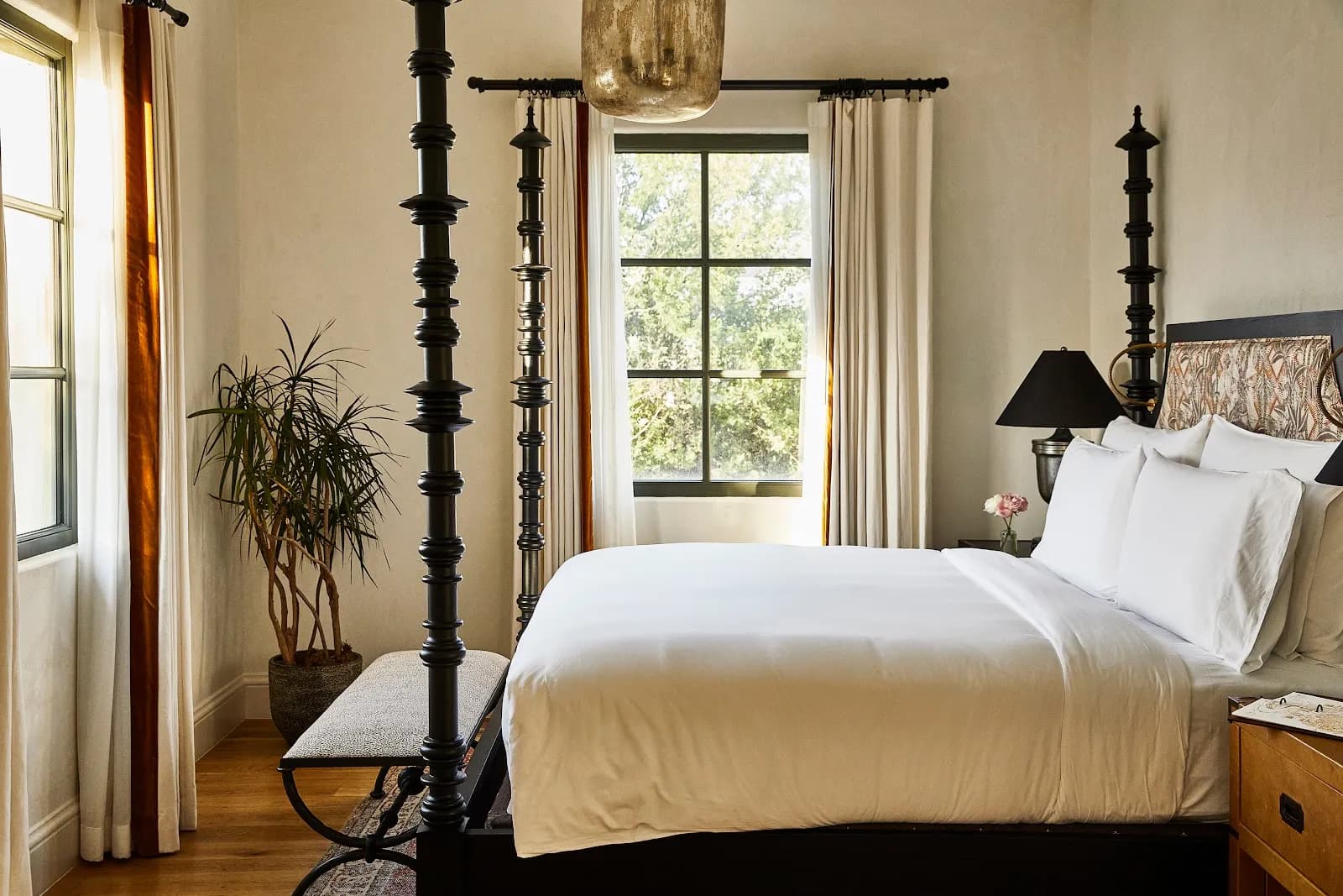 bedroom-fourpostbed