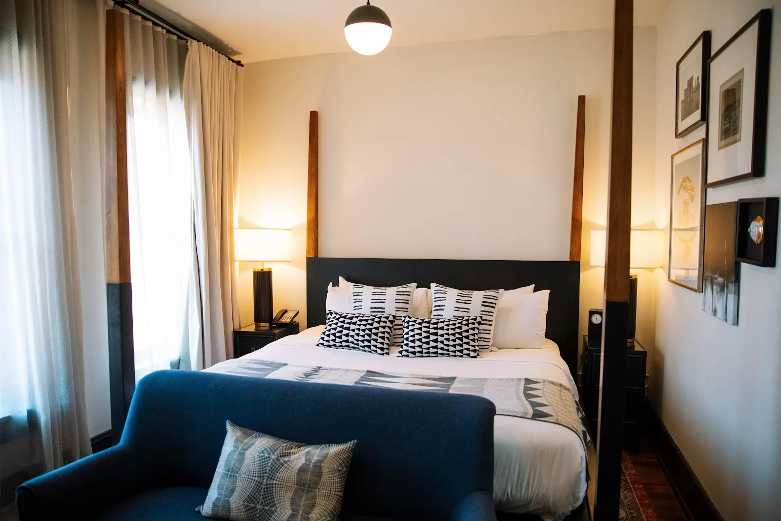 bedroom-queenbed