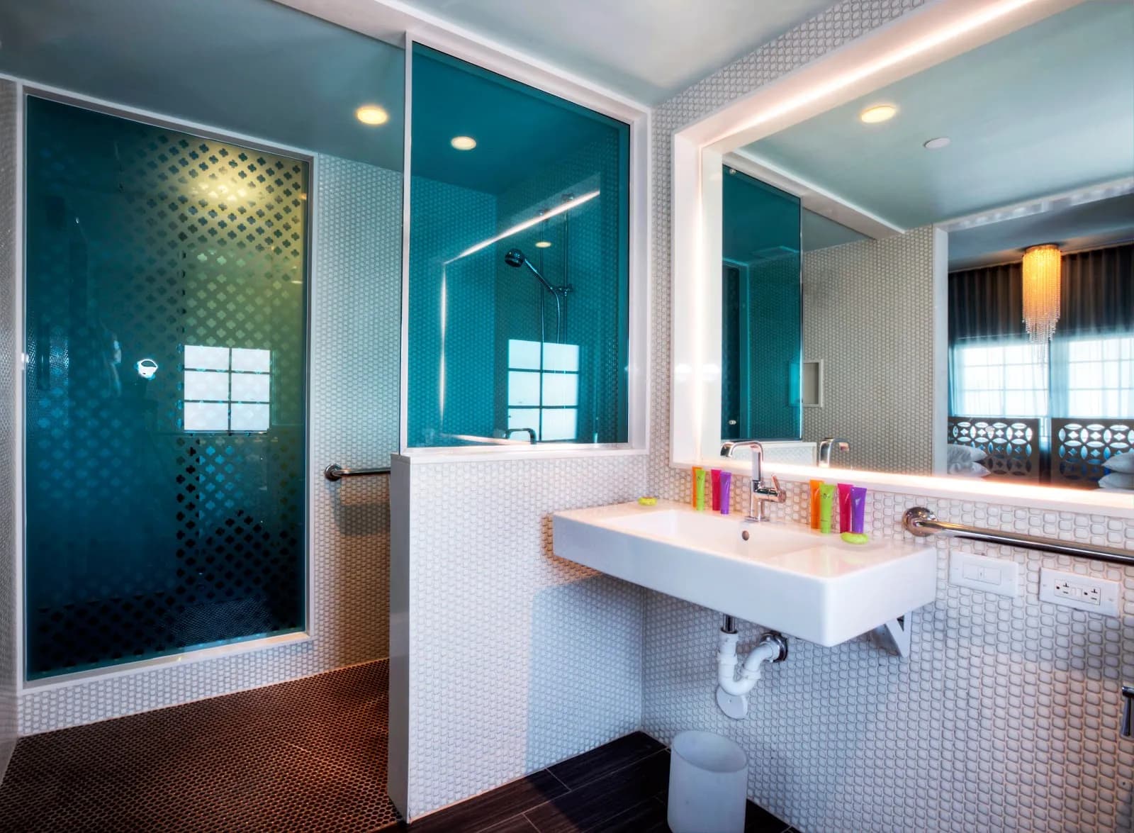 dreamsouthbeach_bathroom_shower