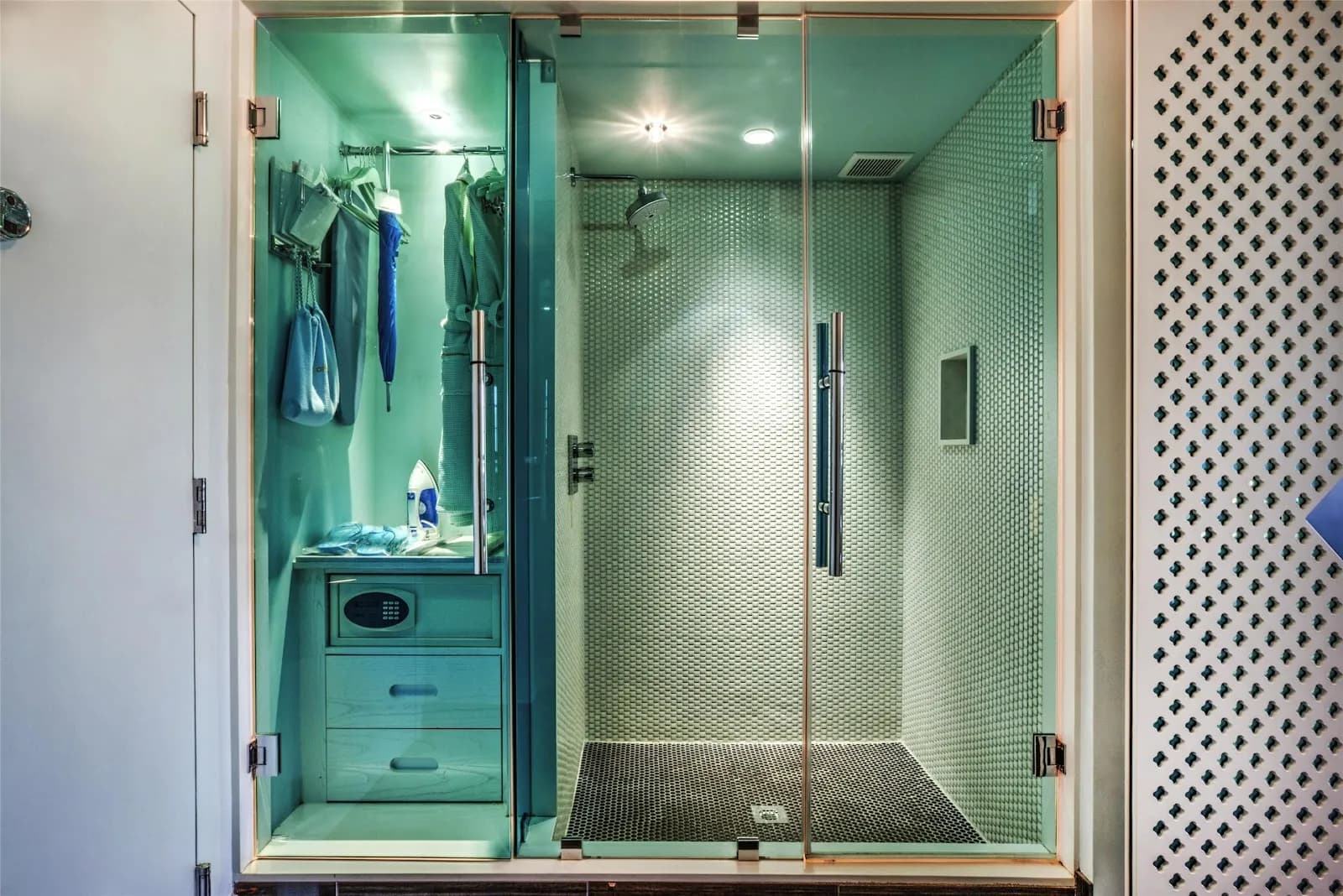 dreamsouthbeach_bathroom_shower_2