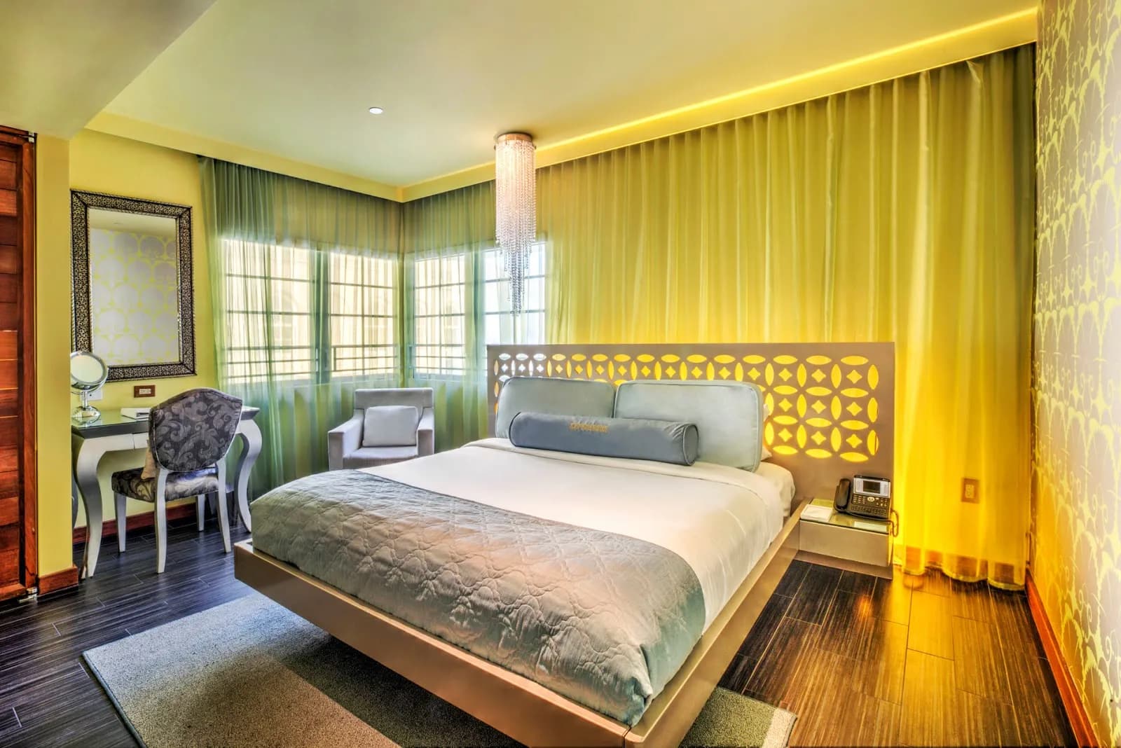 dreamsouthbeach_bedroom_kingbed