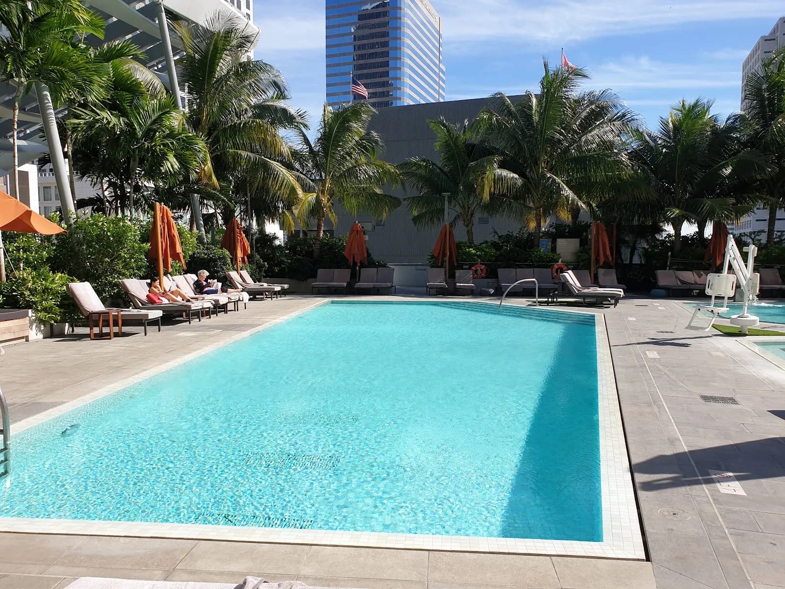 amenities-pool