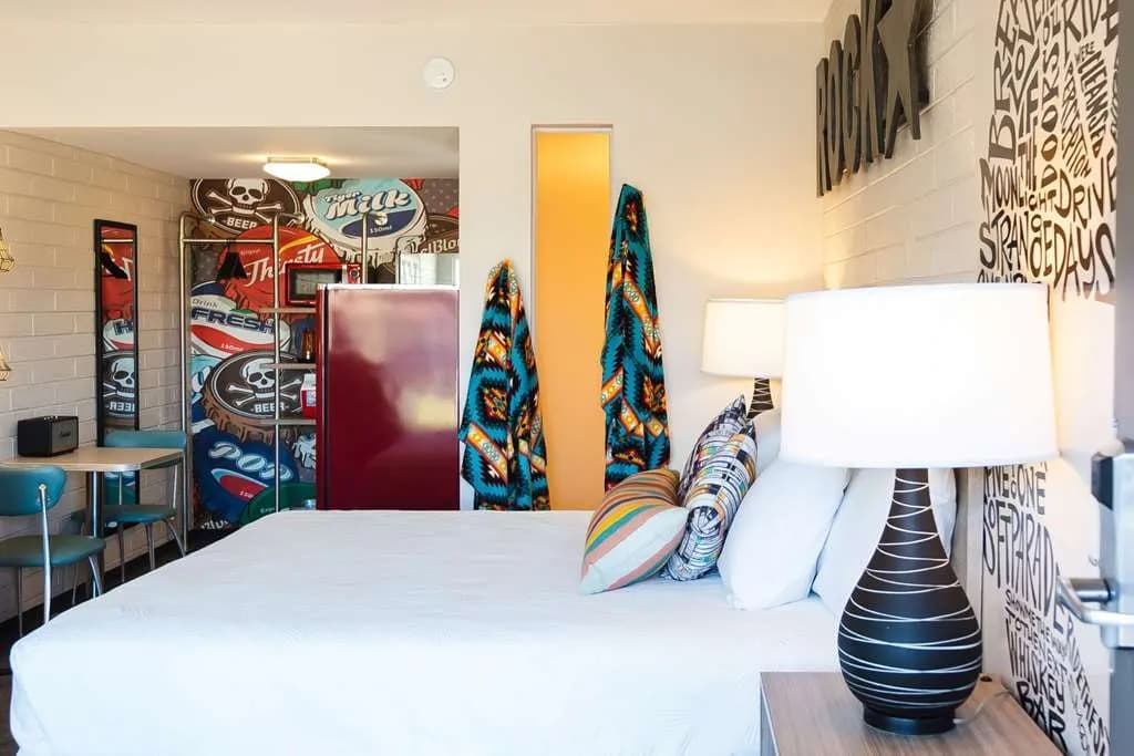 bedroom-kingbed-2