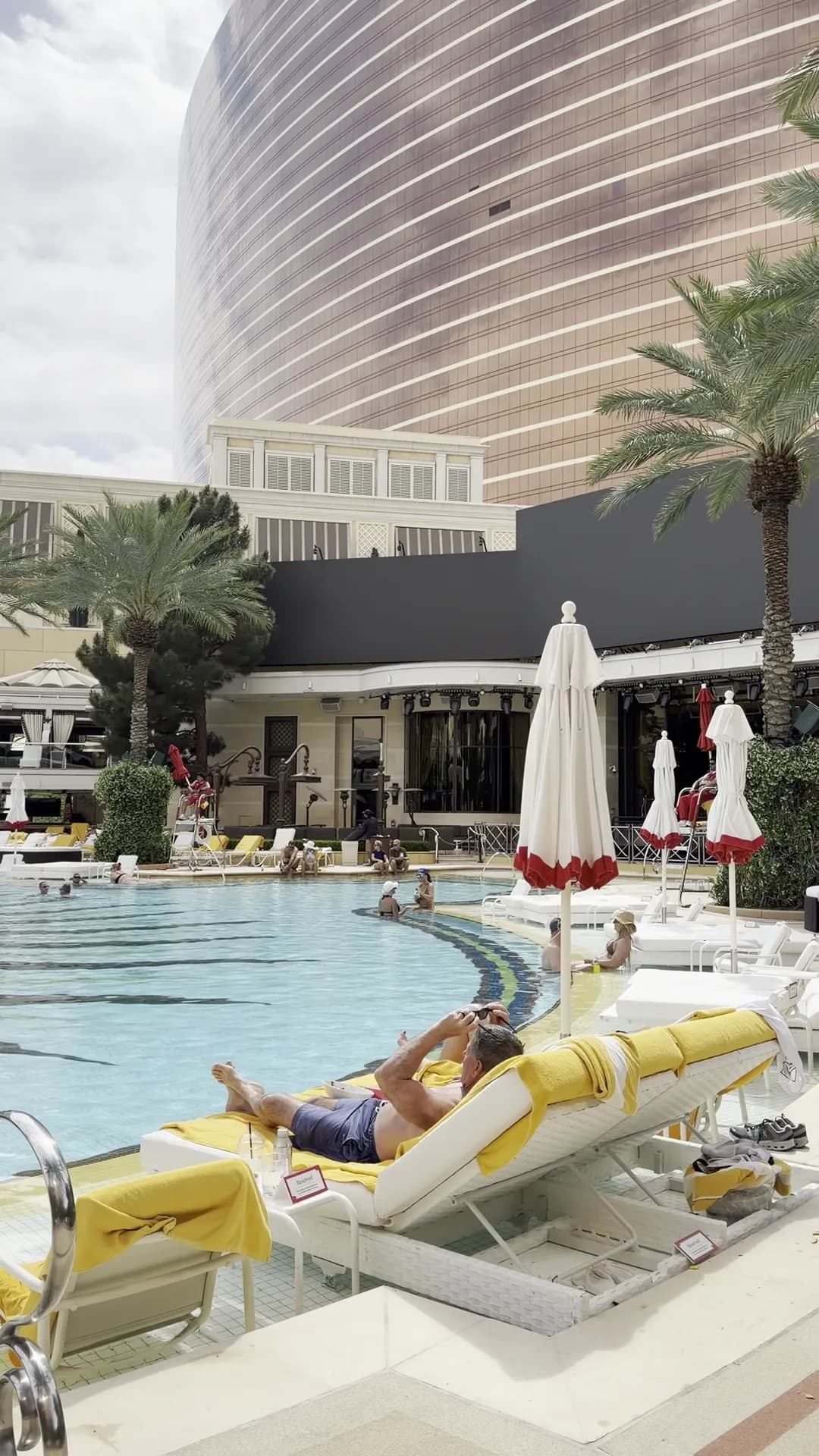 encoreatwynnlasvegas_amenities_pool_2