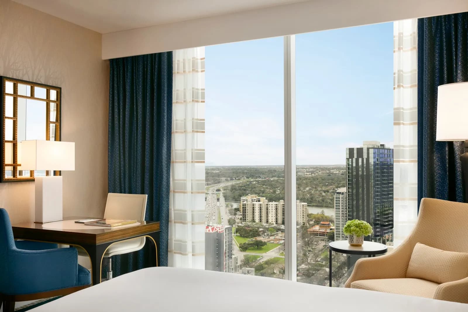 fairmontaustin_bedroom_cityview