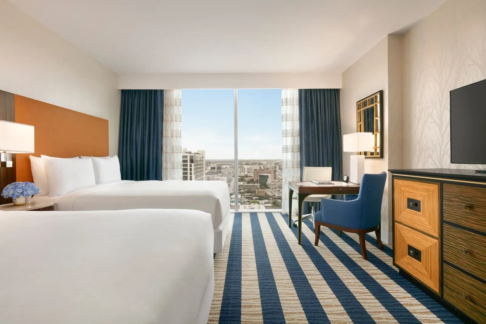 fairmontaustin_bedroom_twinbeds