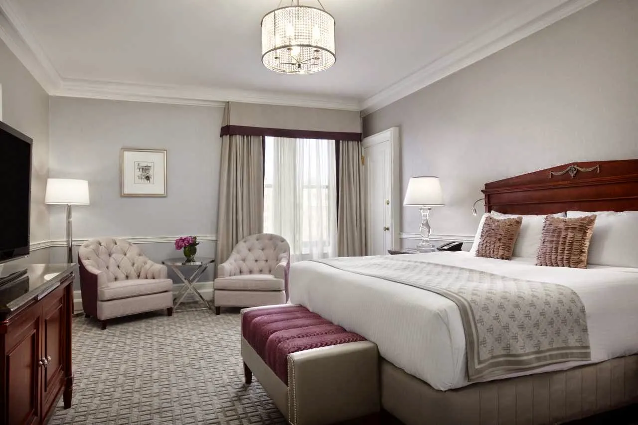 bedroom-kingbed