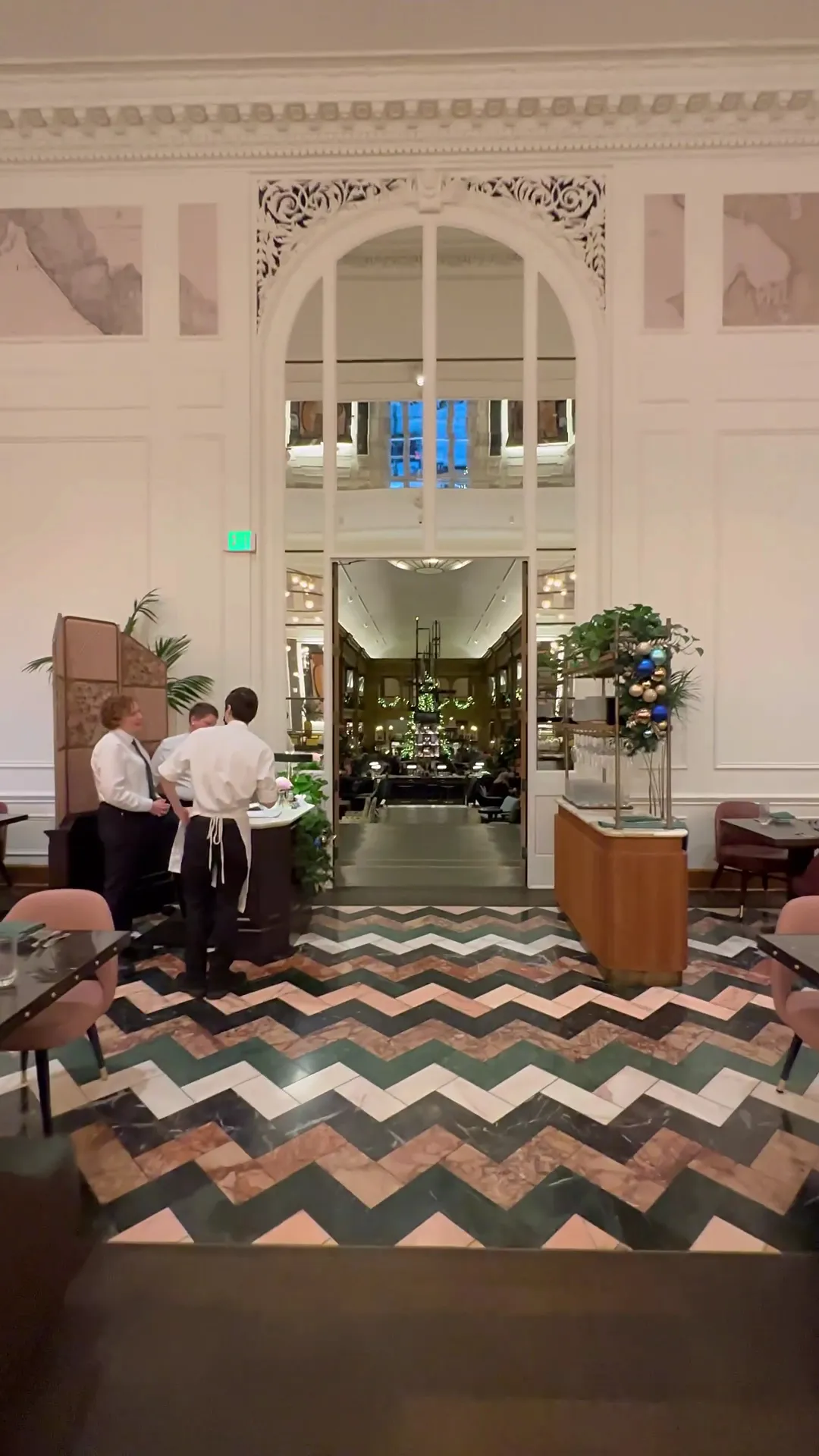 fairmontolympichotel_dining_restaurantentrance