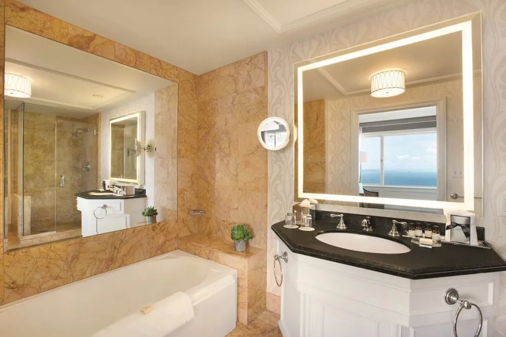 fairmontsanfrancisco_bathroom_bathtub