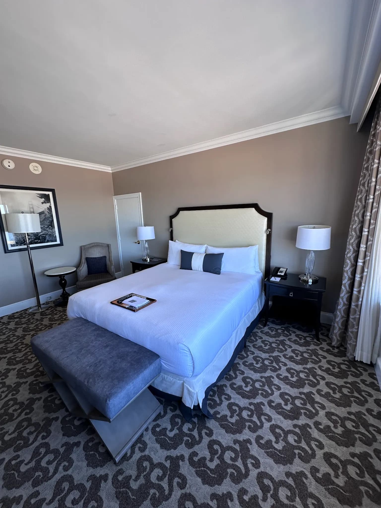 fairmontsanfrancisco_bedroom_kingbed