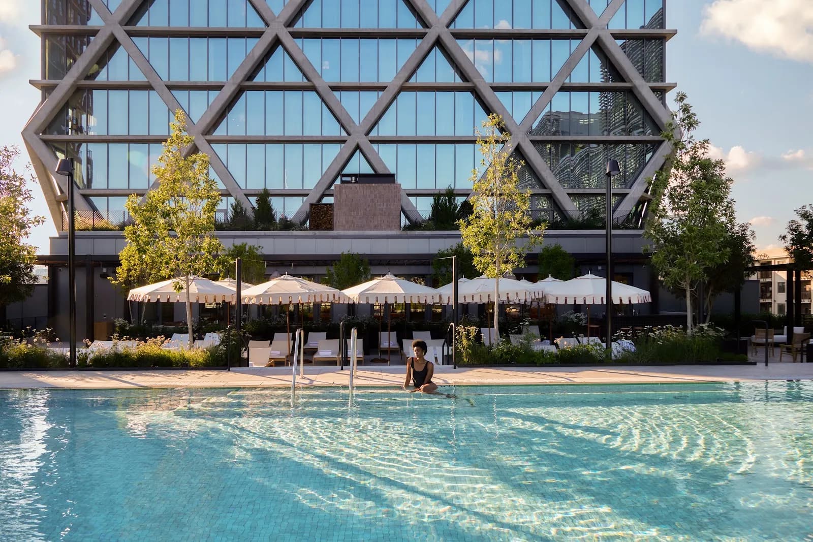 amenities-pool