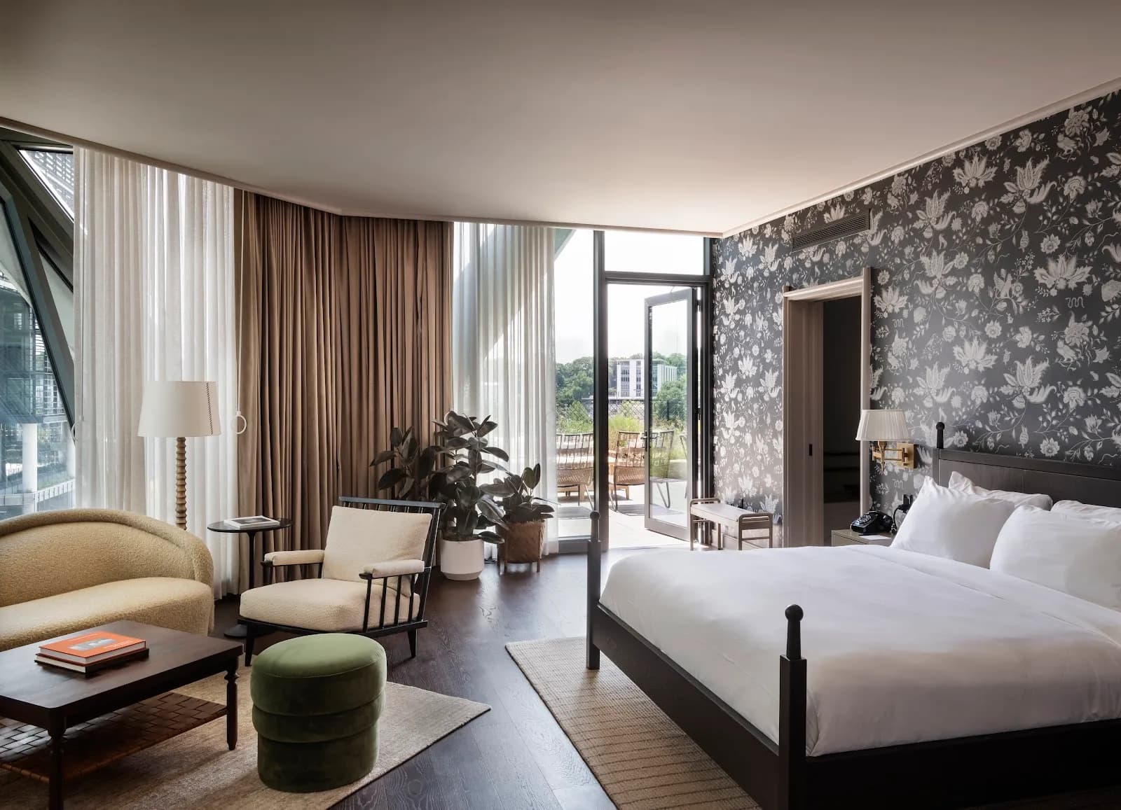 bedroom-kingbed