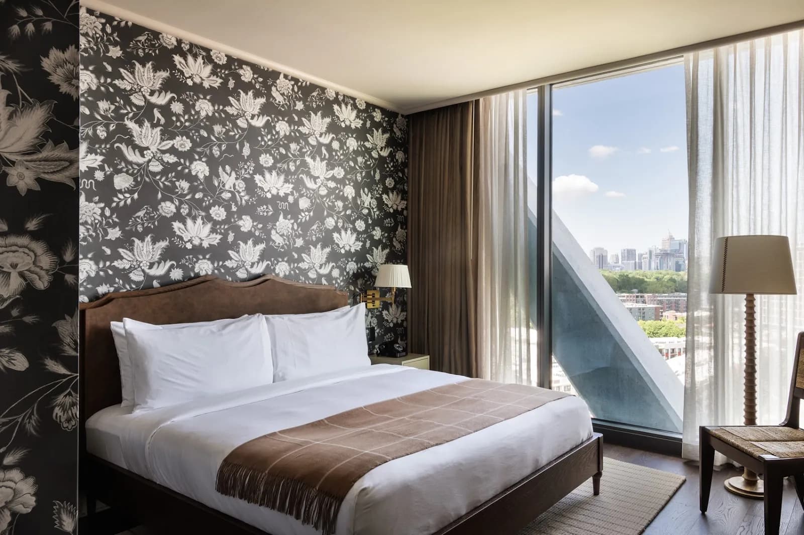 bedroom-kingbed-2