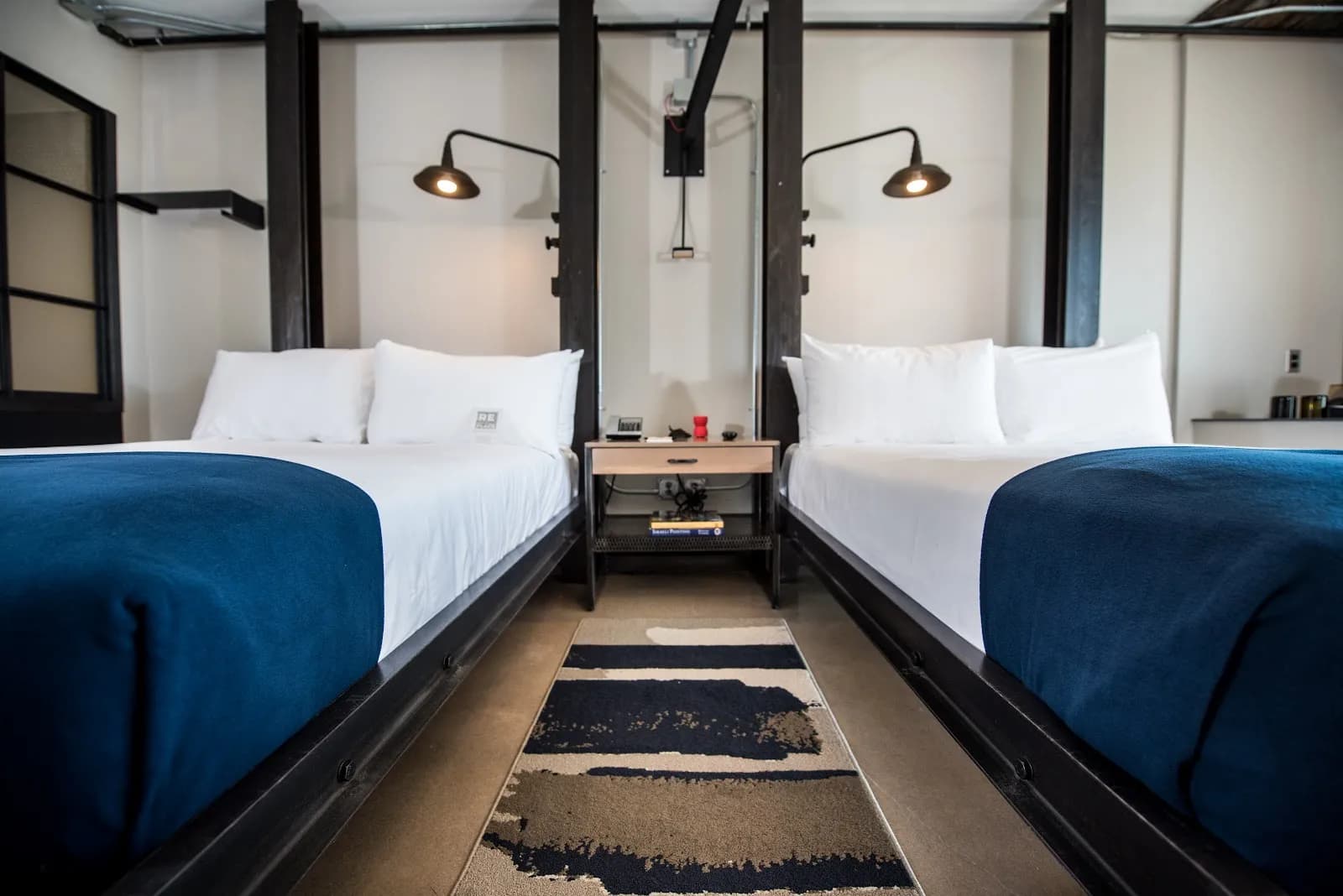 foundrephoenix_bedroom_twinbeds