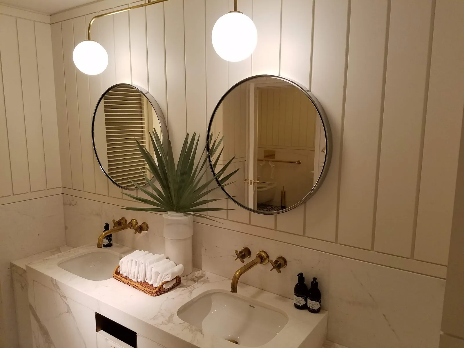 bathroom-vanity