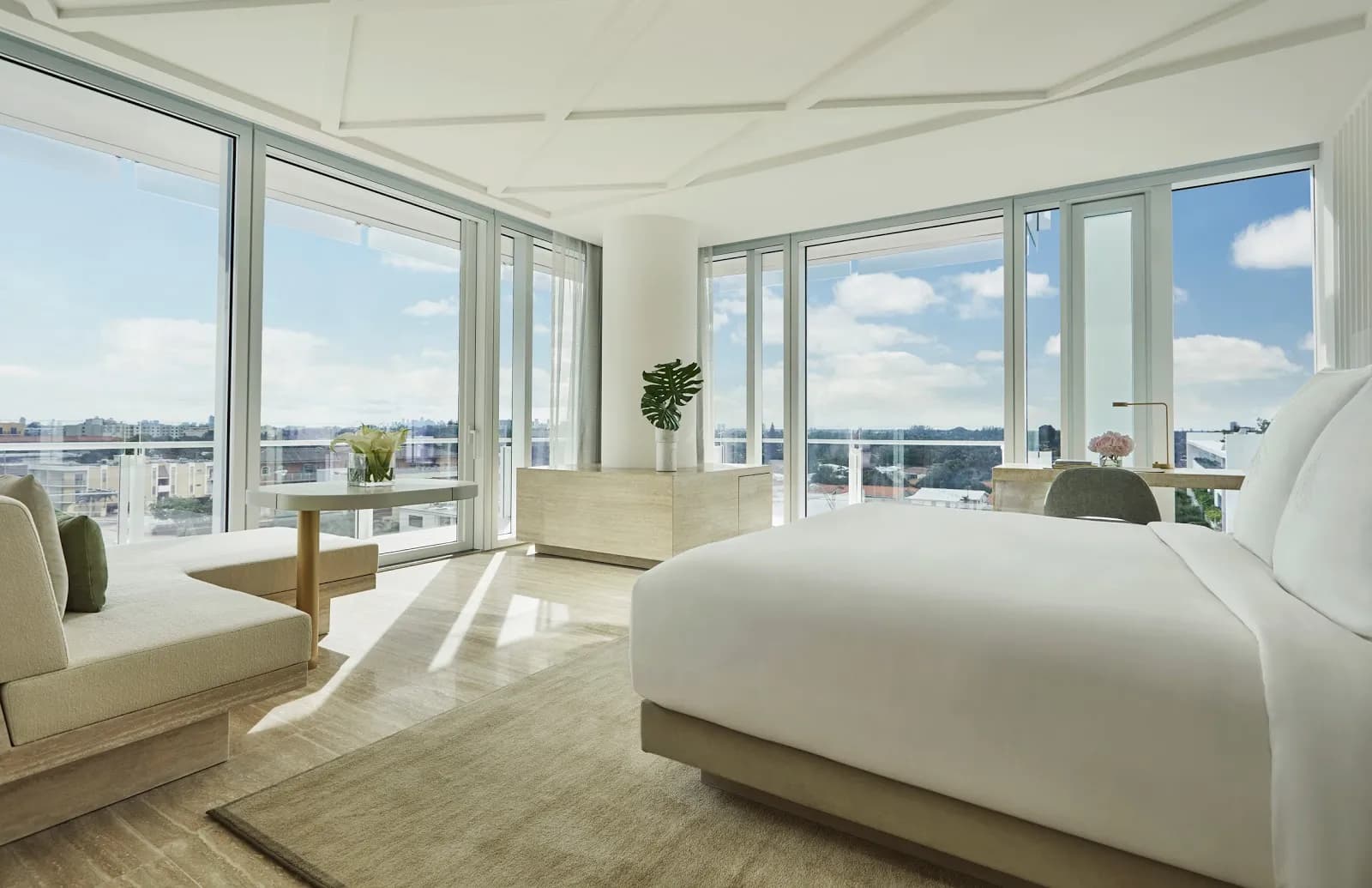 bedroom-kingbed
