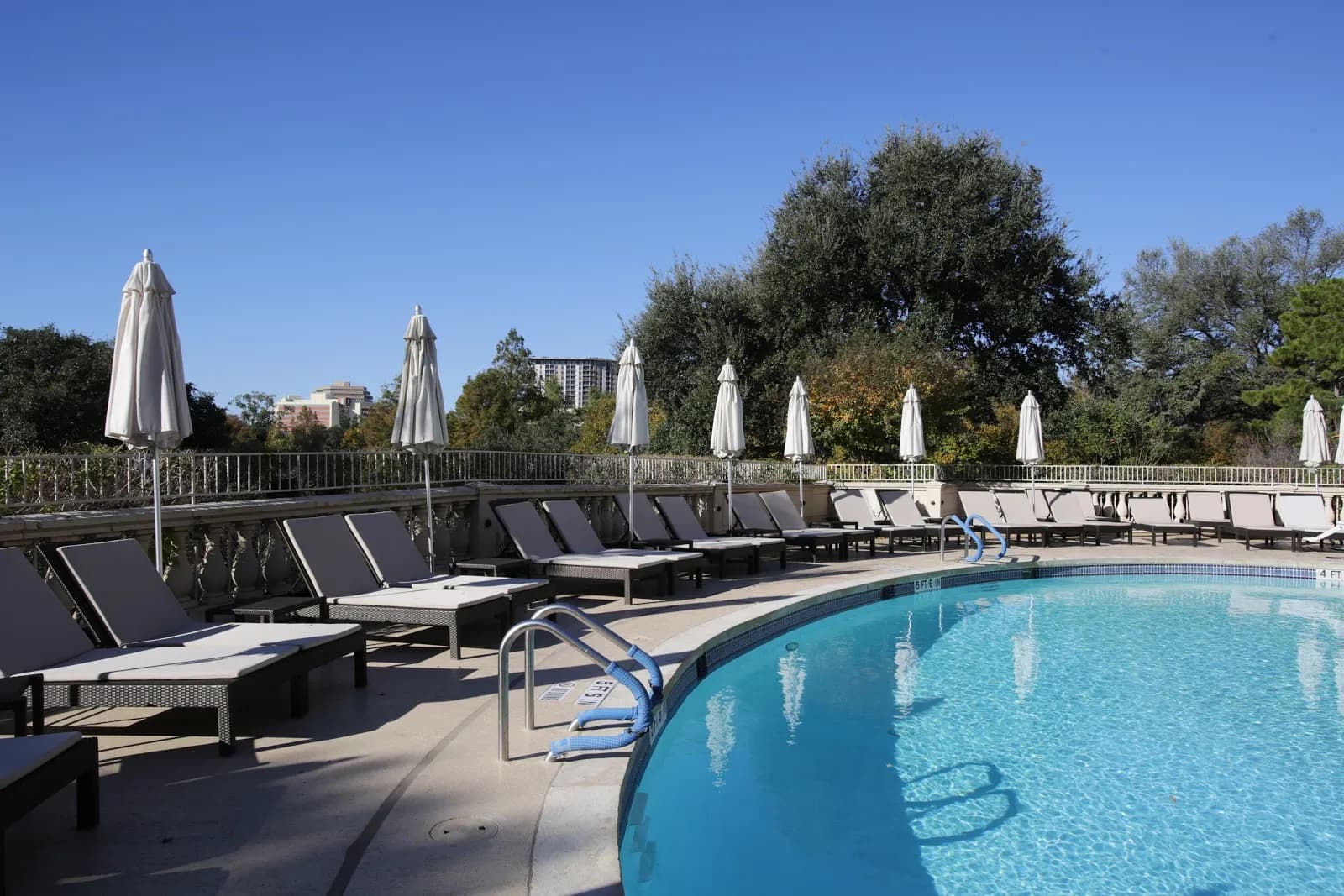 amenities-pool