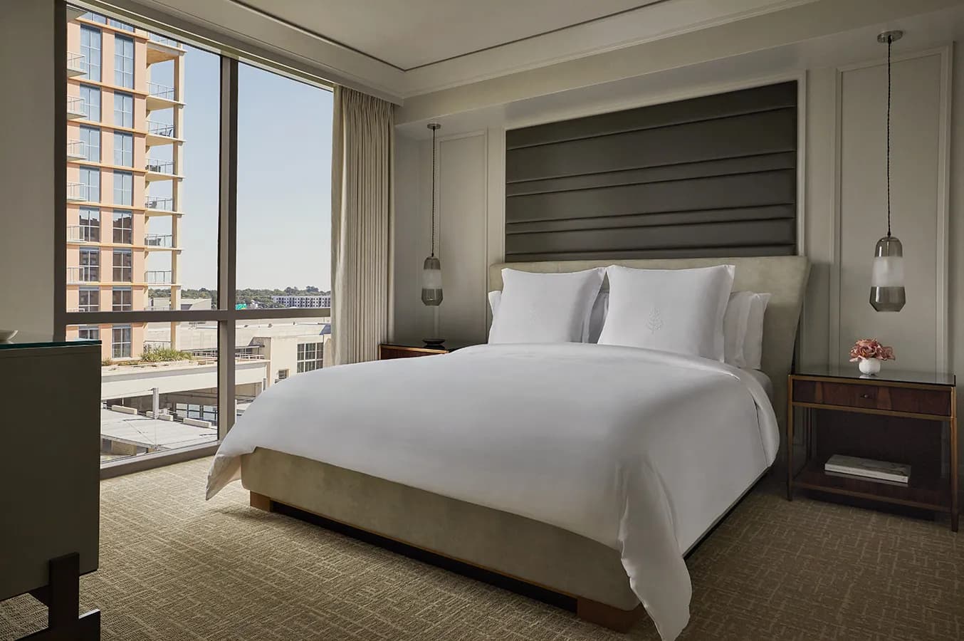 bedroom-kingbed