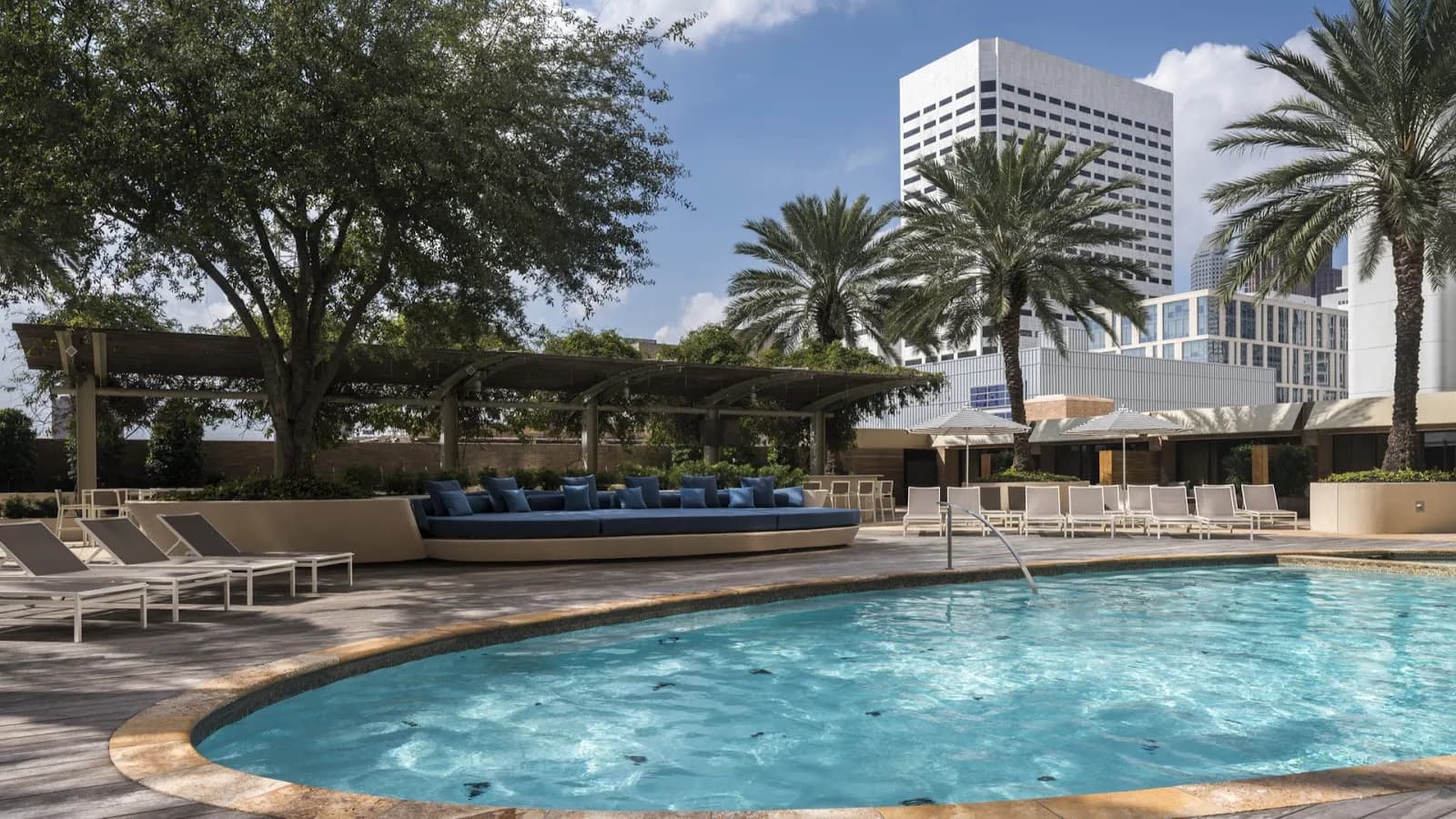 amenities-pool