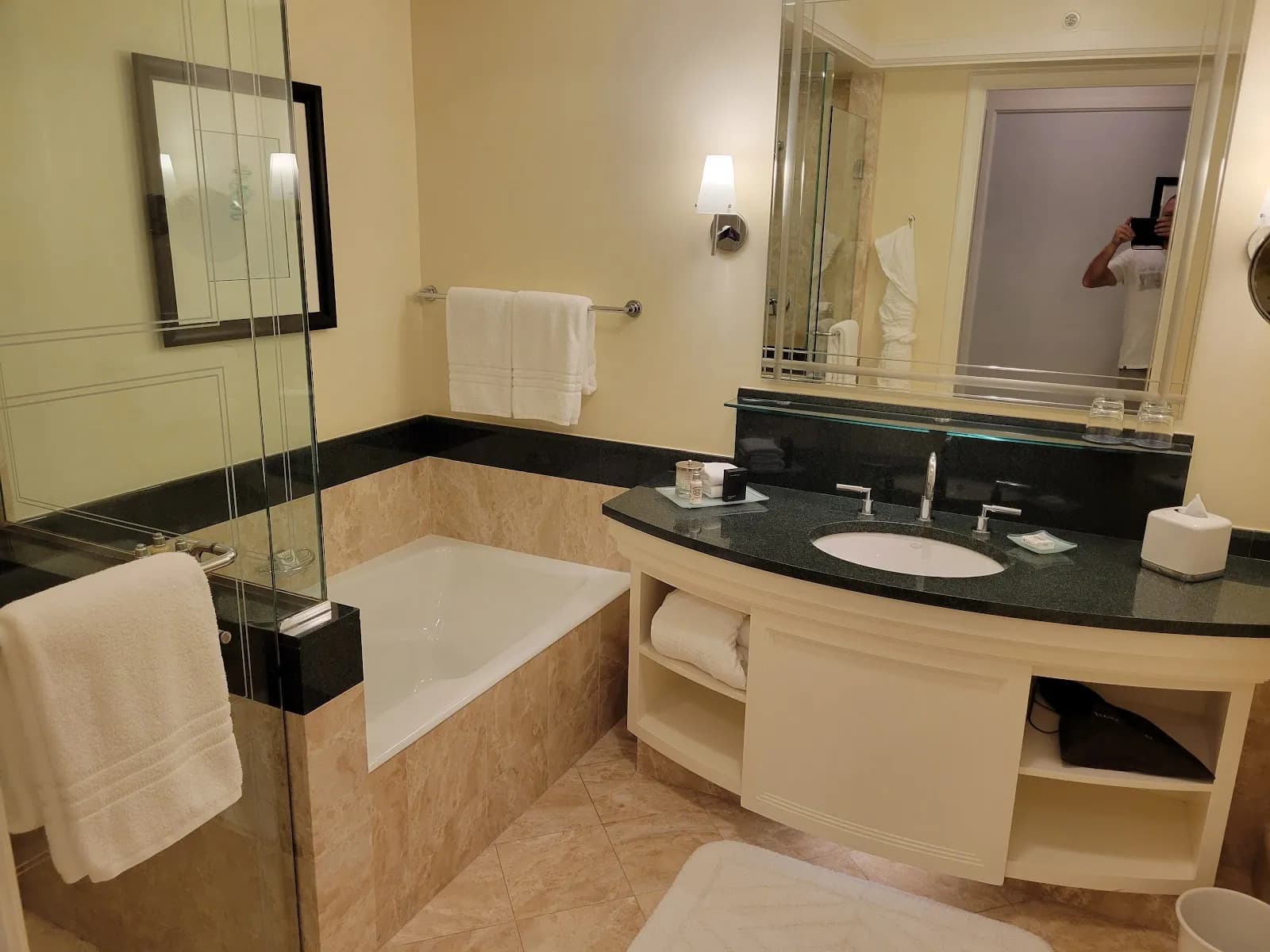 bathroom-bathtub