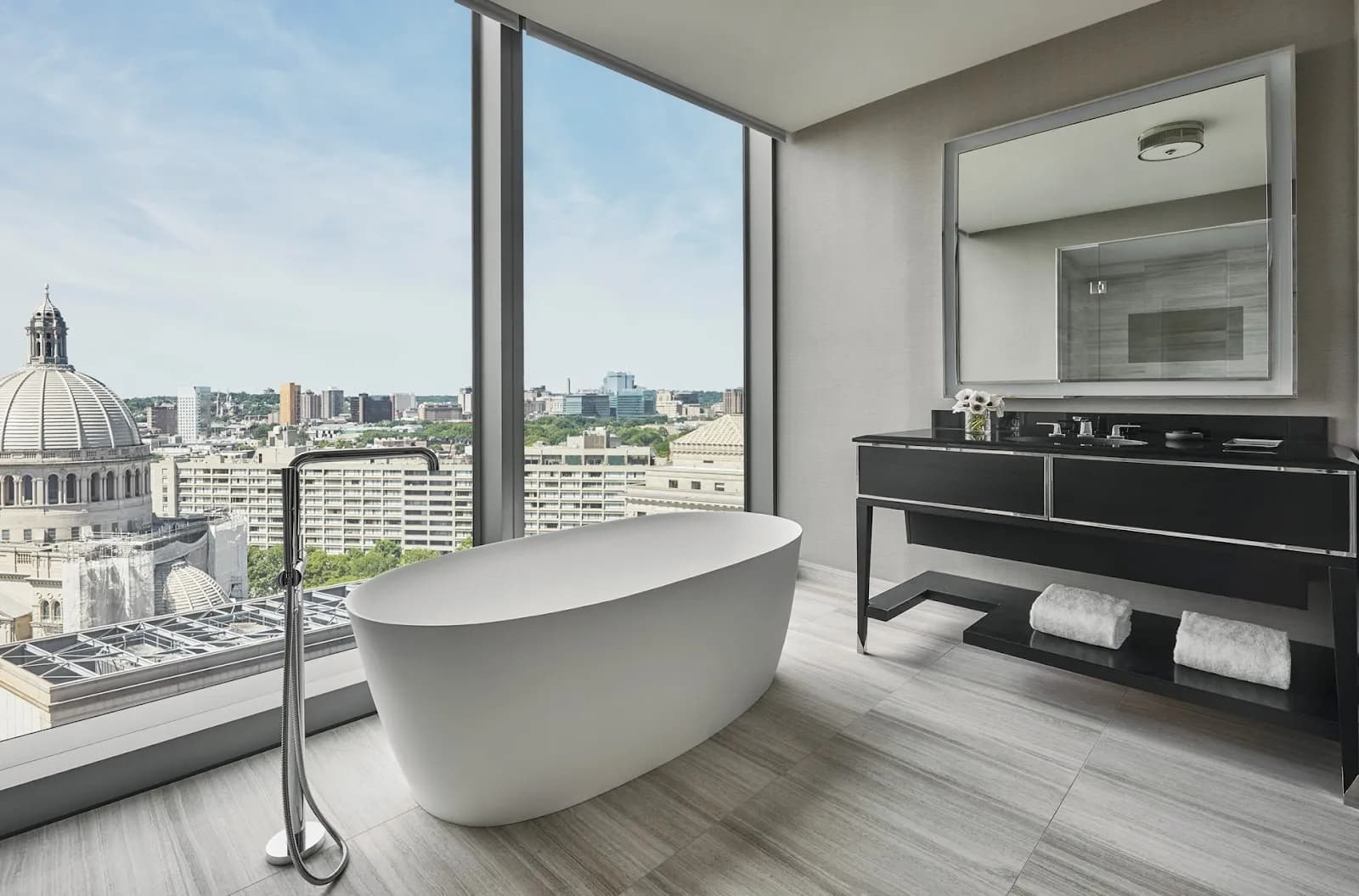 bathroom-bathtub
