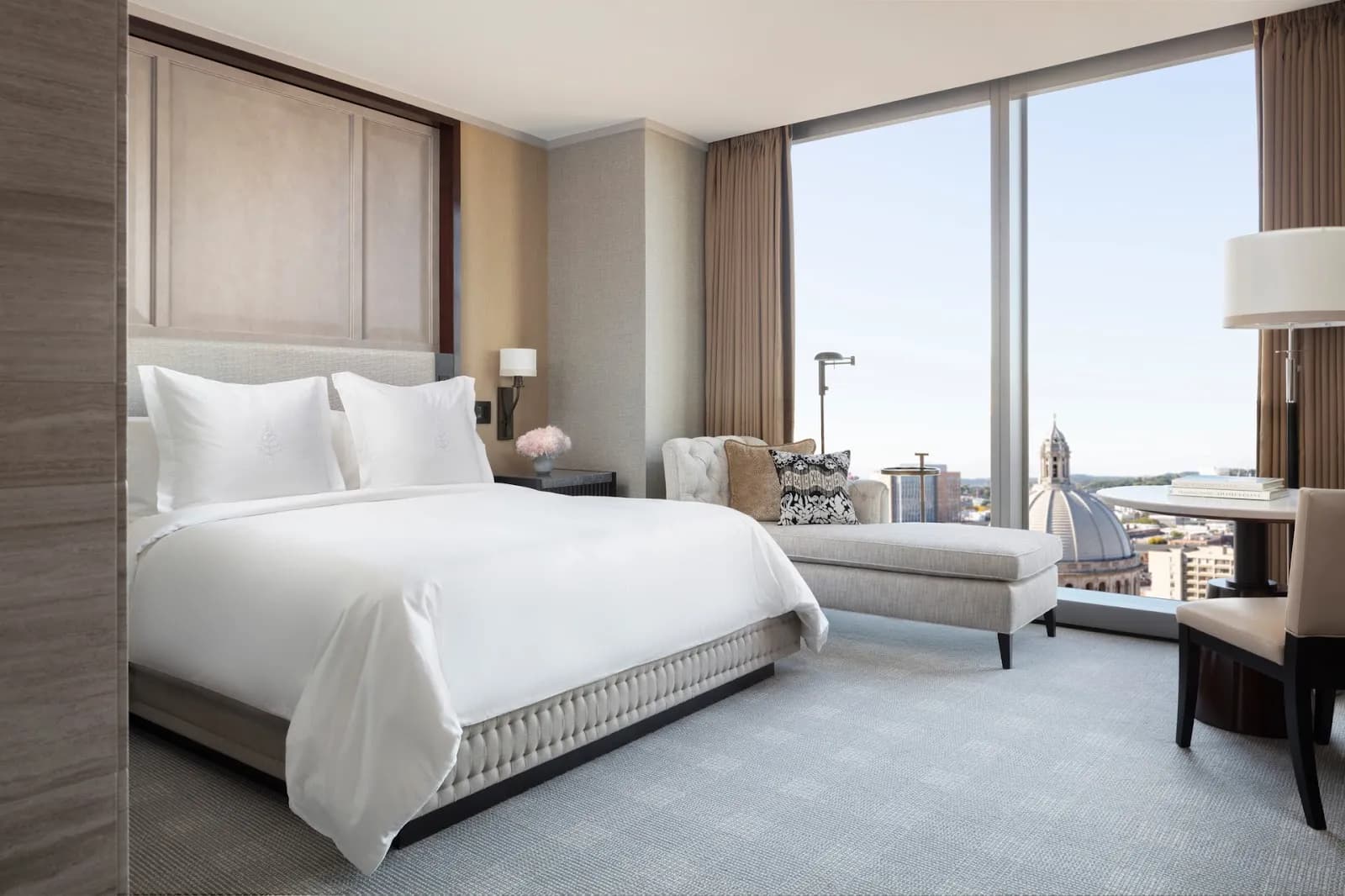 bedroom-kingbed