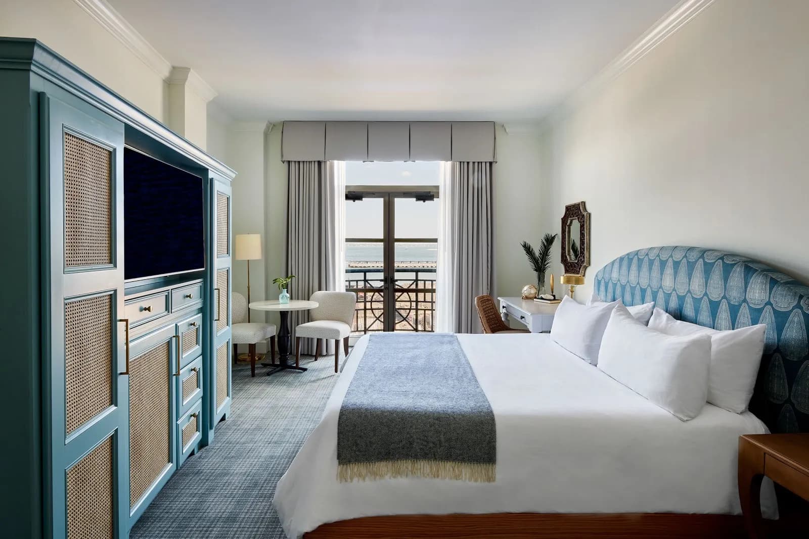 bedroom-kingbed