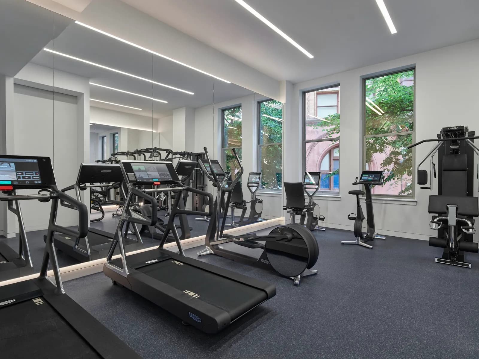hotelakabackbay_amenities_gym