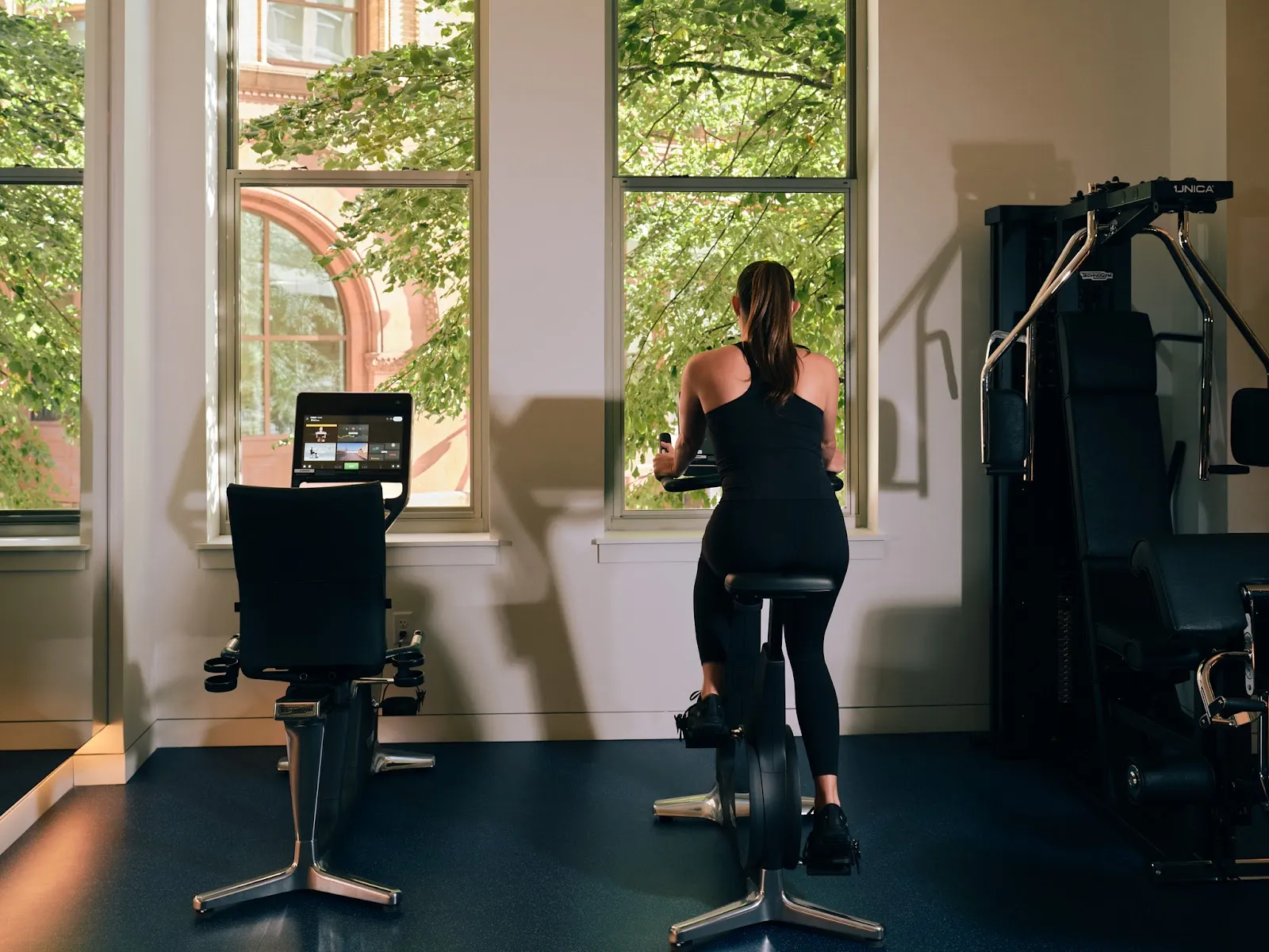 hotelakabackbay_amenities_gym_2