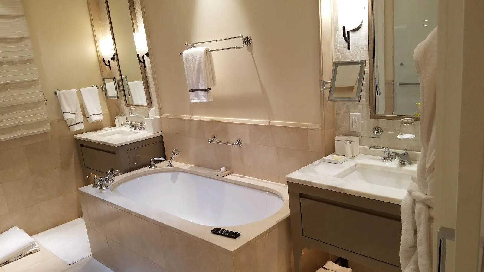 bathroom-bathtub