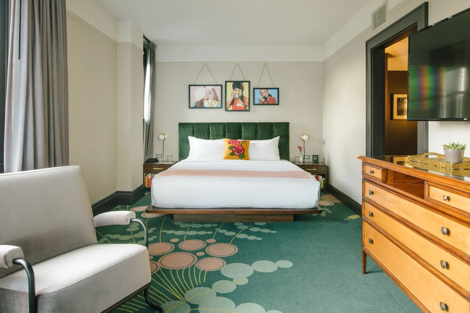 bedroom-kingbed