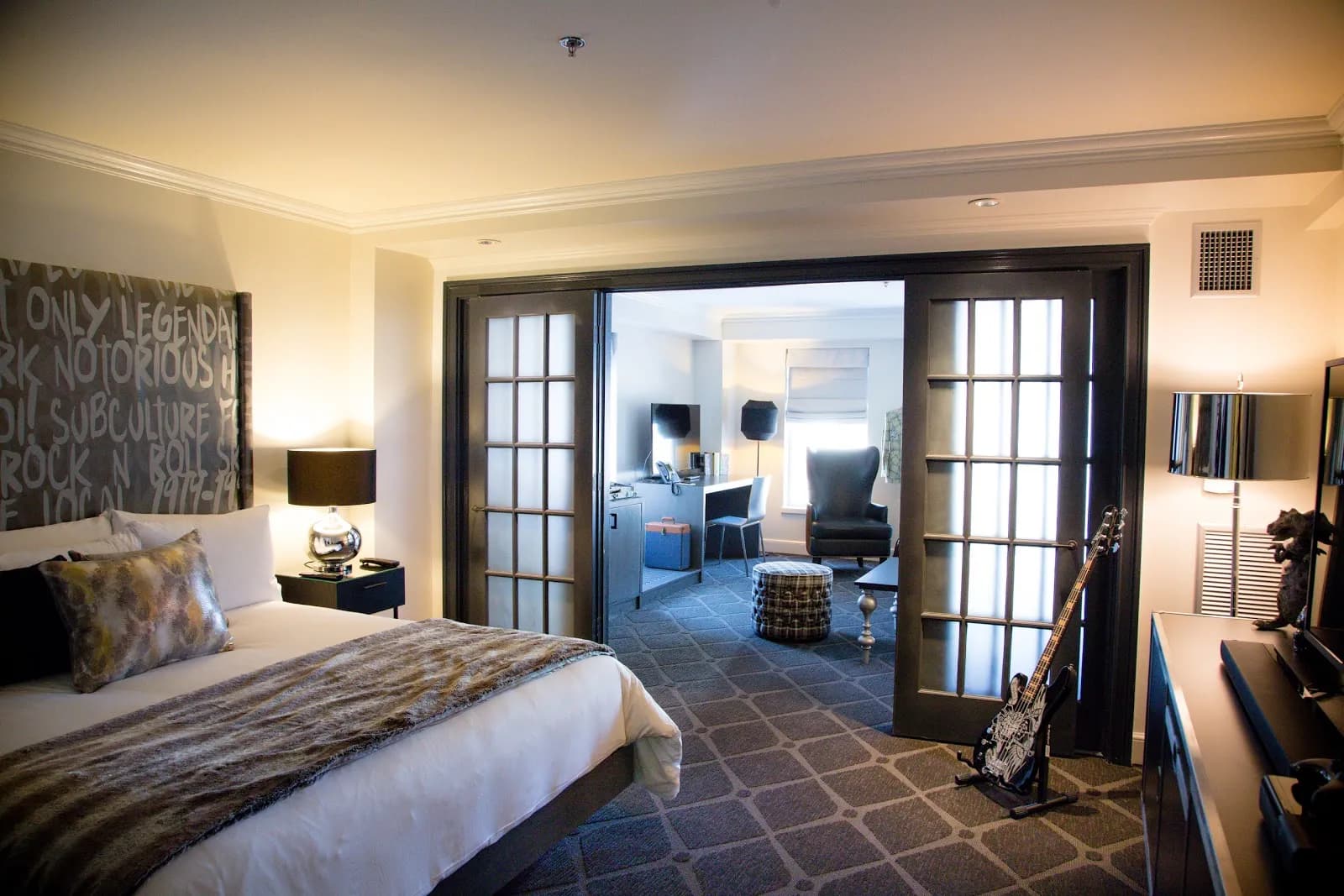 bedroom-suite
