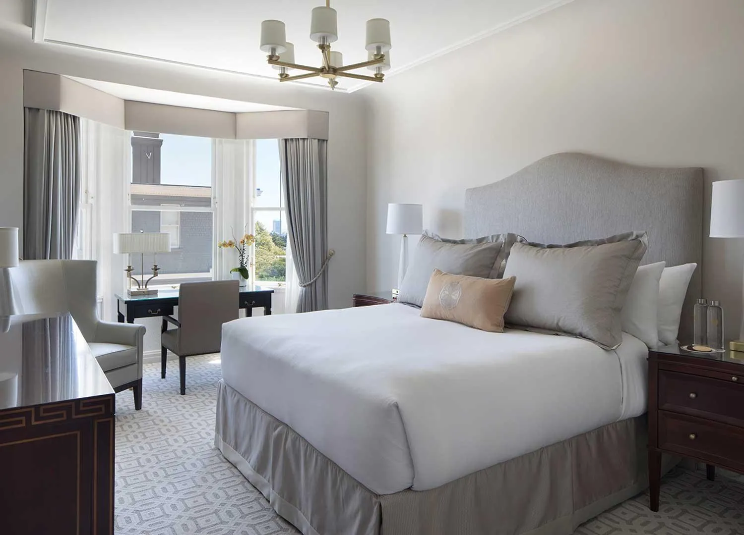 bedroom-kingbed