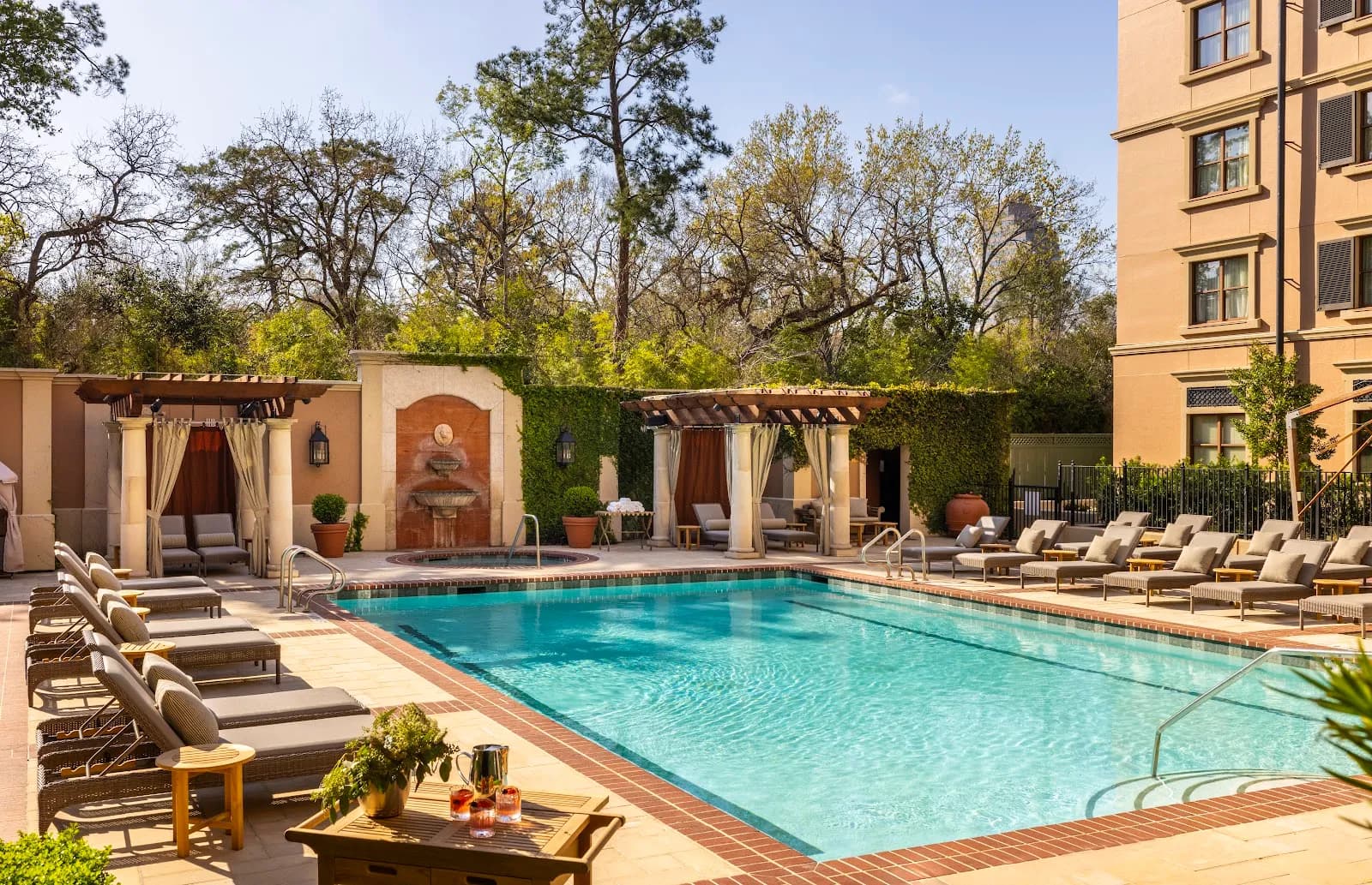 amenities-pool