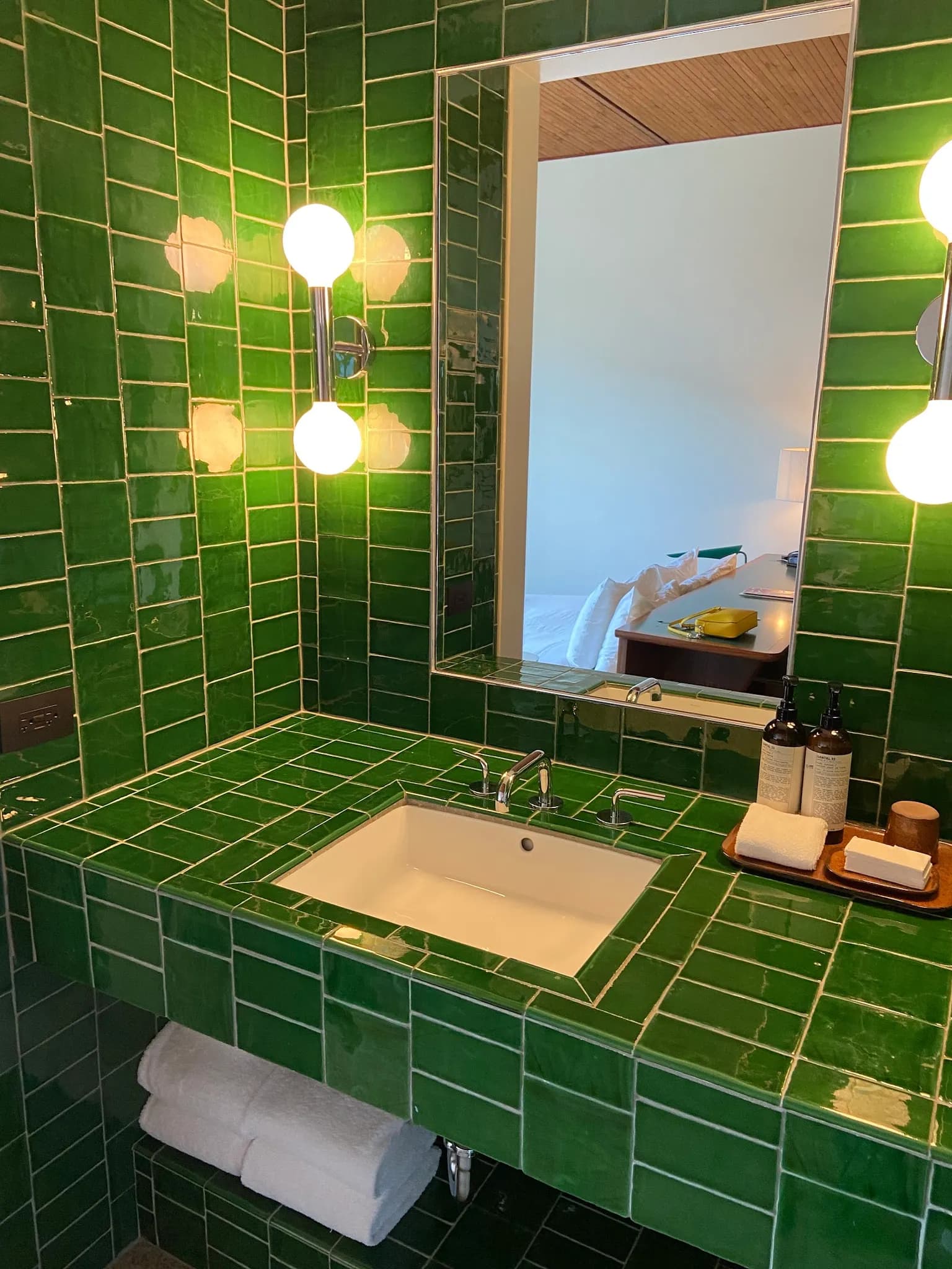 bathroom-vanity