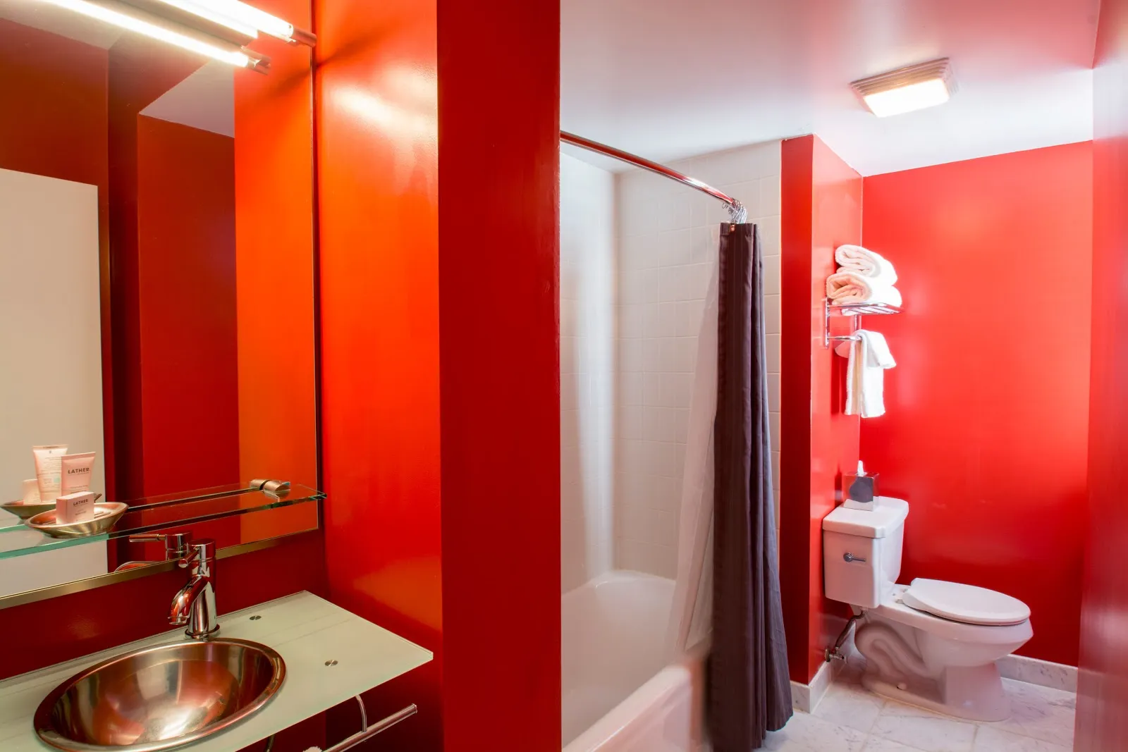 bathroom-bathtub