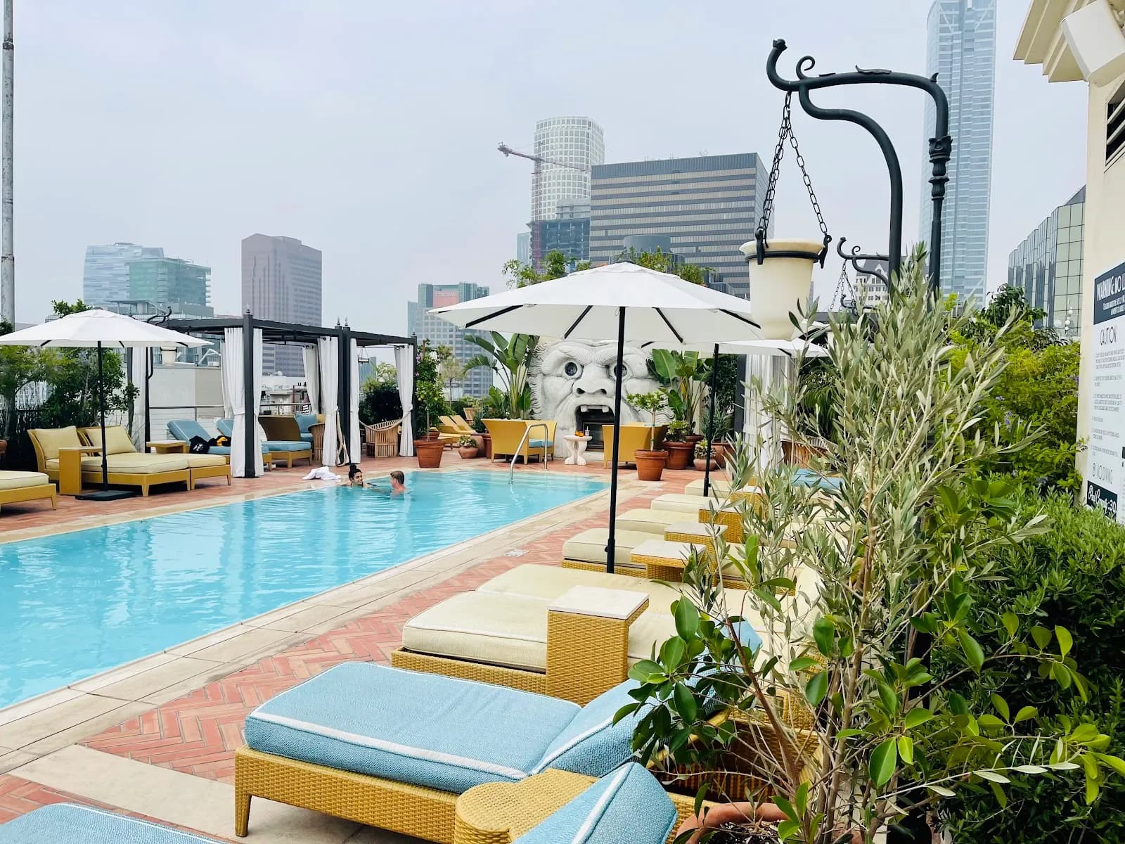 amenities-pool