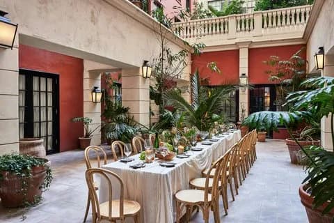 dining-courtyard
