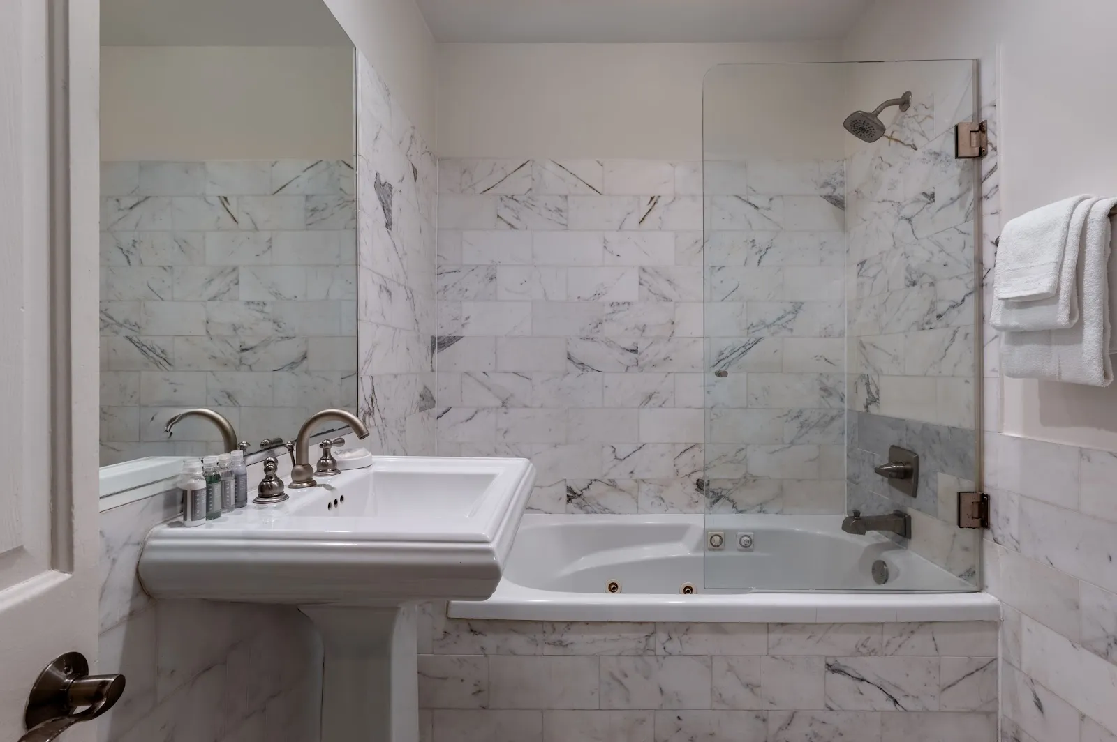 bathroom-bathtub