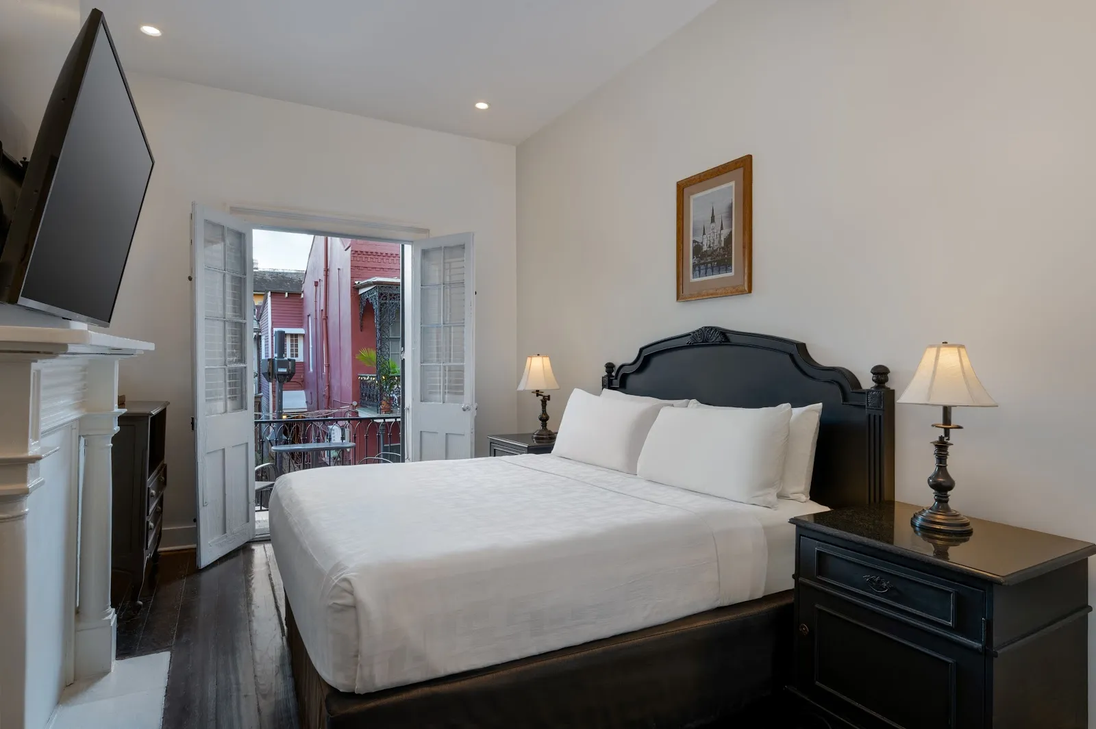 bedroom-kingbed