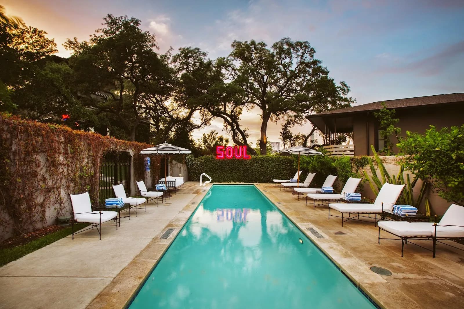 amenities-pool